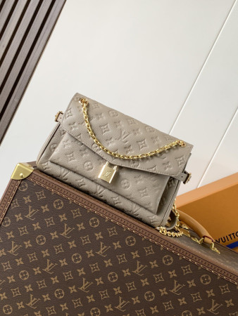 LV Anytime Flap Bag M14973 29.5x18.5x9.5cm