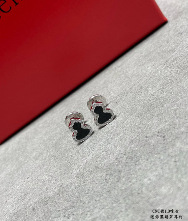 Qeelin Mini Gourd Earrings