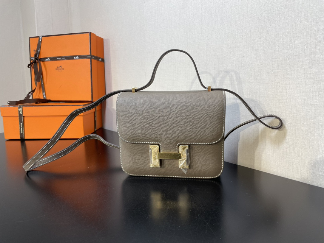Hermès Constance 19 Epsom Gold Hardware 7.25" x 6.25" x 2.25"