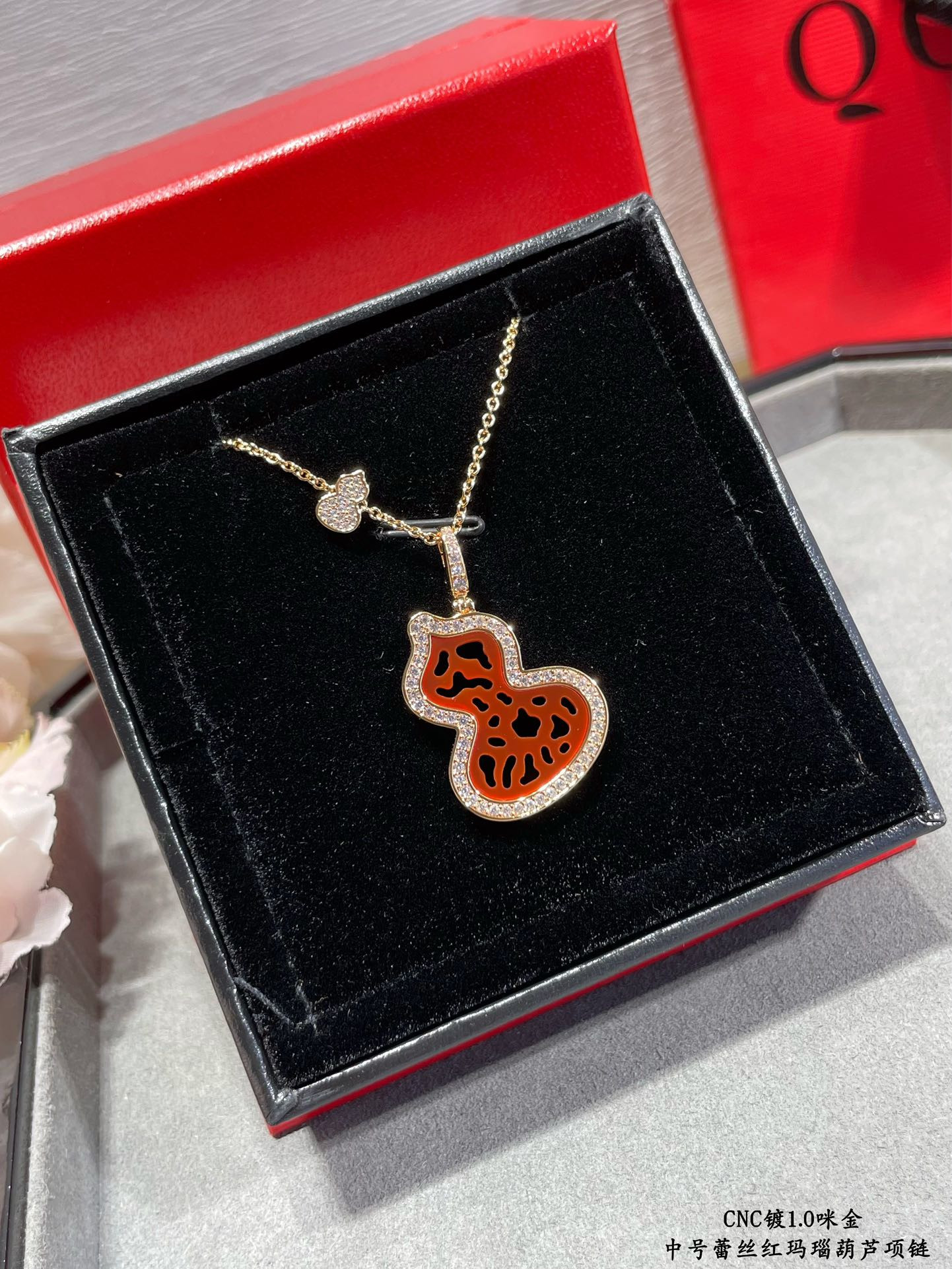 Qeelin Medium Lace Red Agate Gourd Necklace