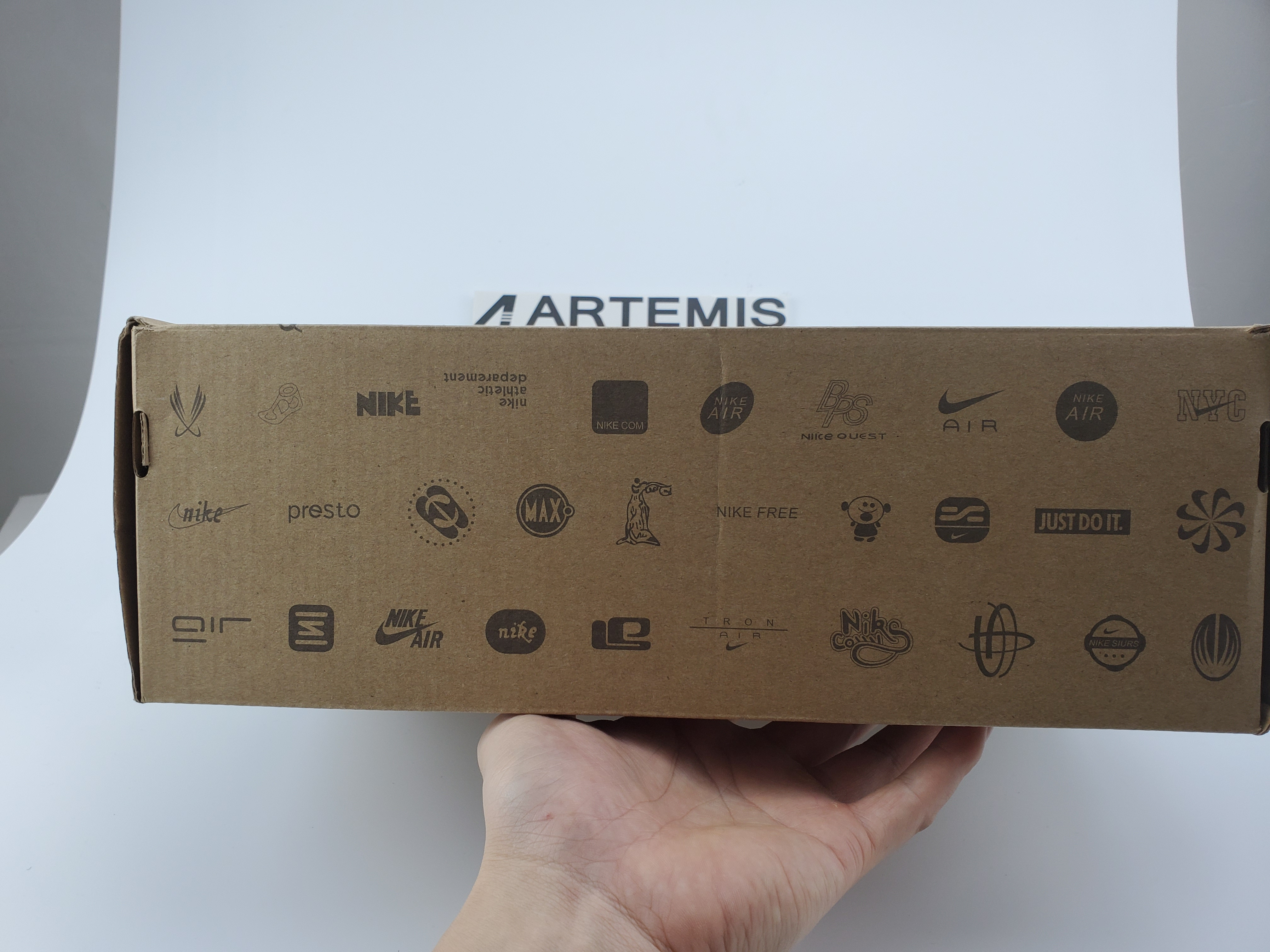 Nike Air Foamposite One “Black/Gold-Red”