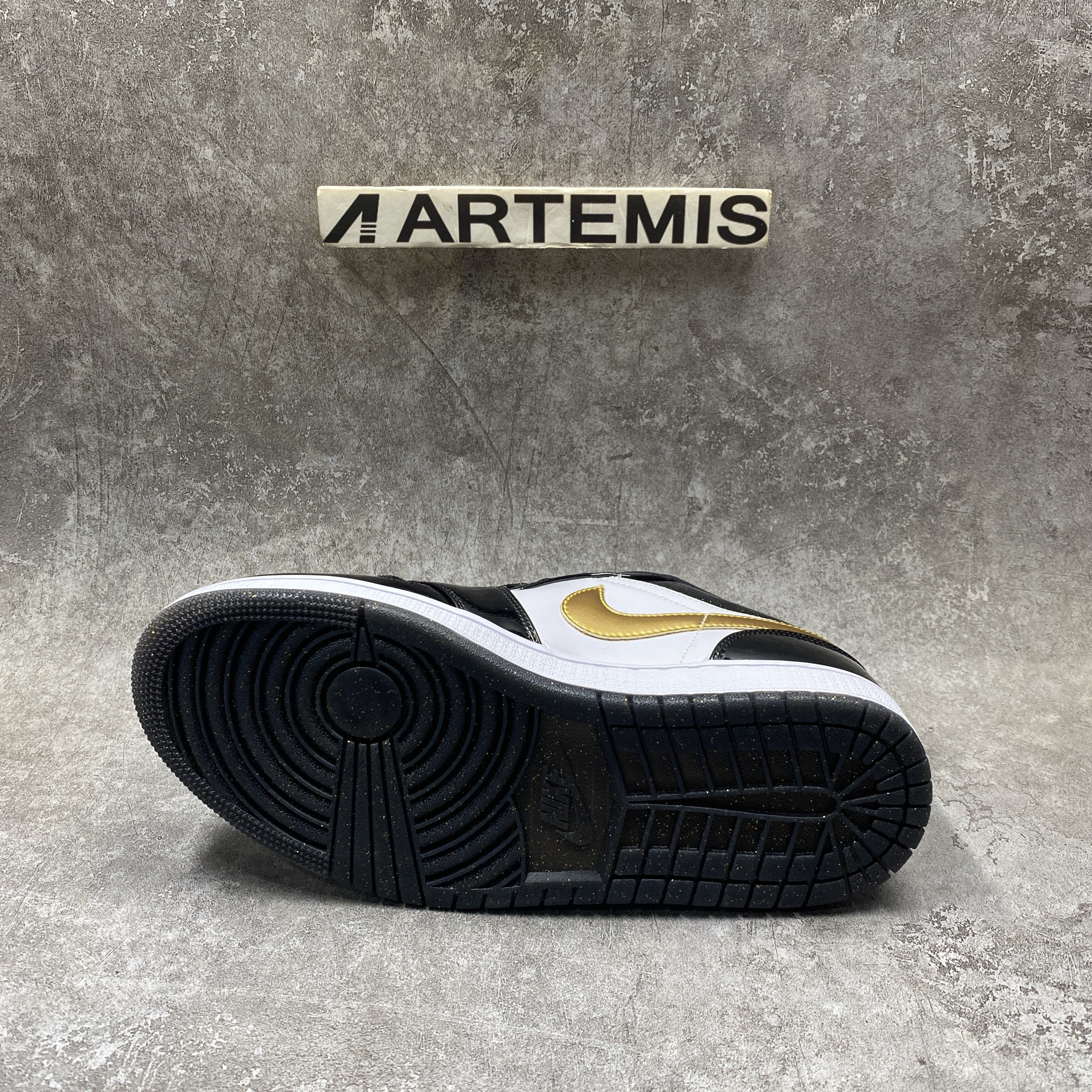 Air Jordan 1 Low SE Gold Toe