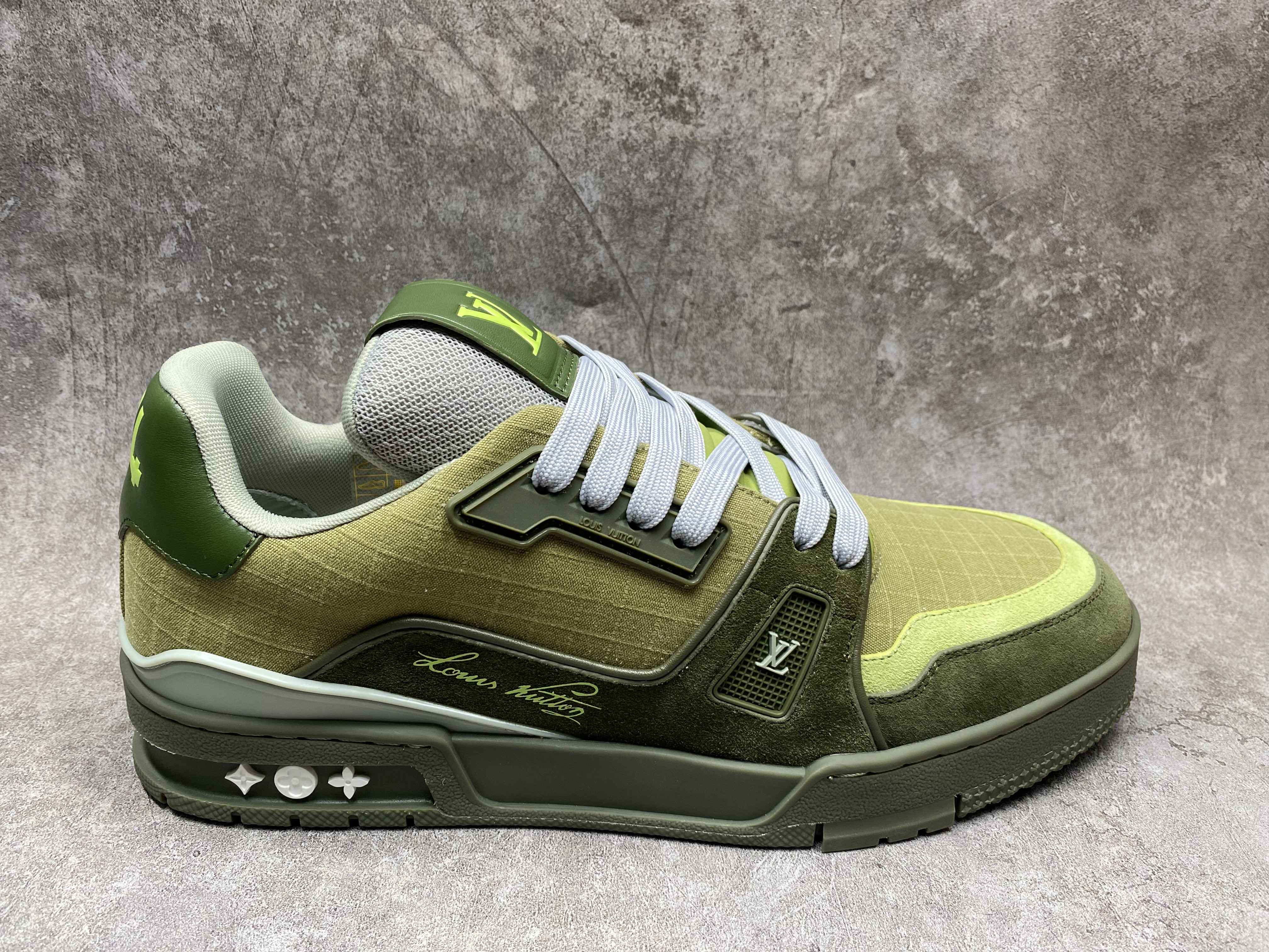 UA LV trainer Sneakers