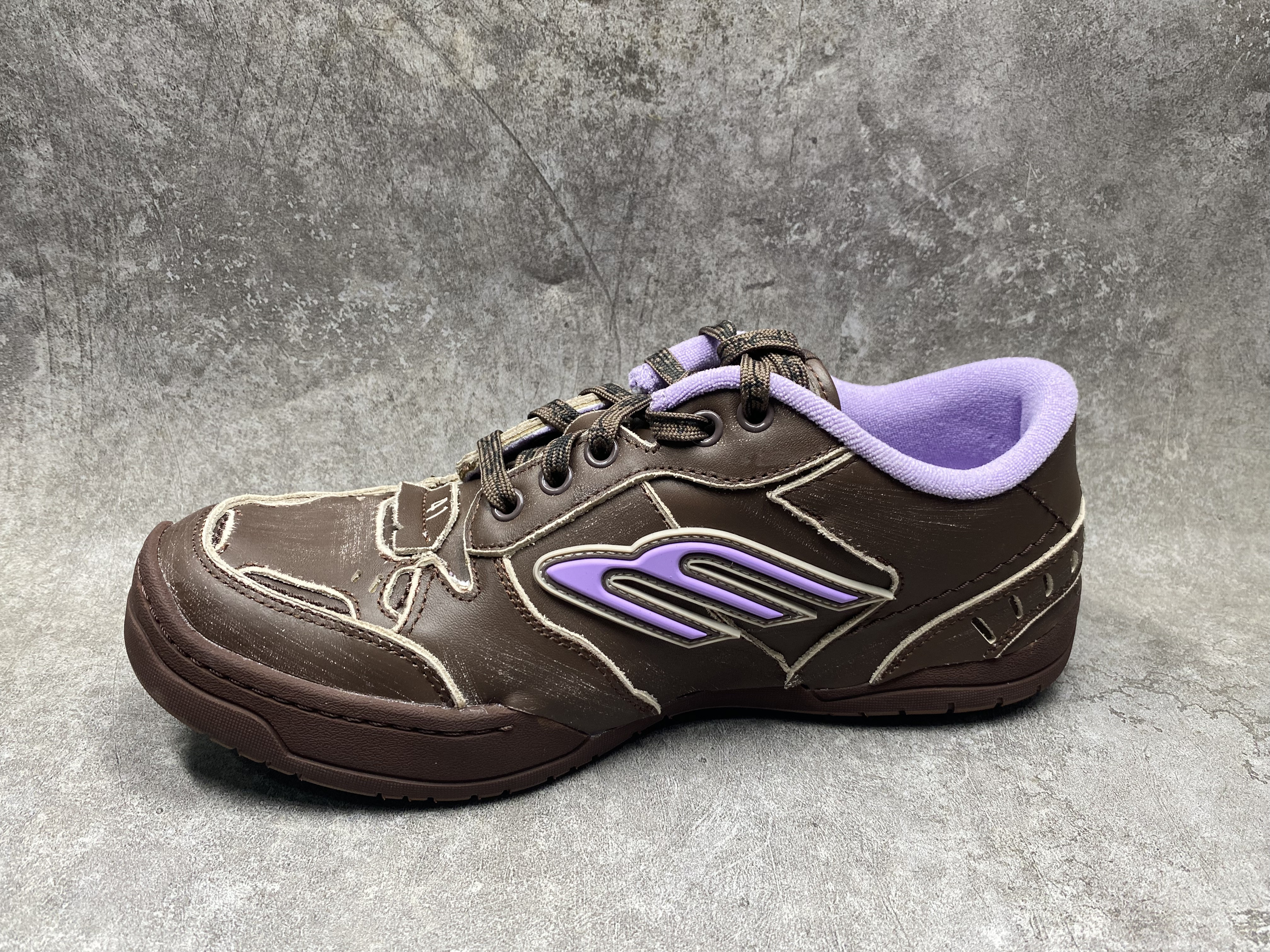 ua Ba*len*cia*ga hamptons medium worn-out sneaker in brown/lilac(run one size large)