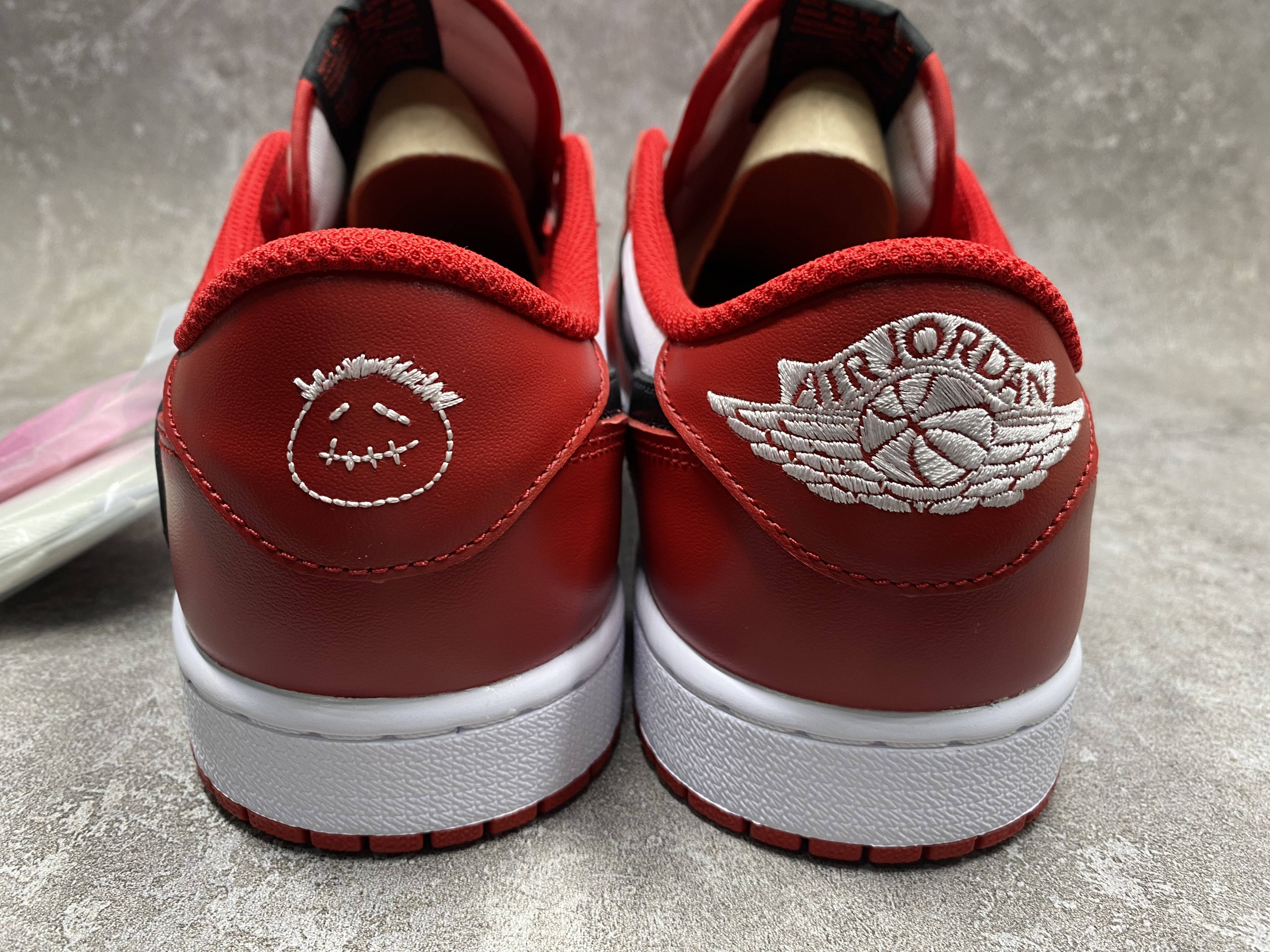 UA TRAVIS SCOTT X AIR JORDAN 1 LOW OG RED