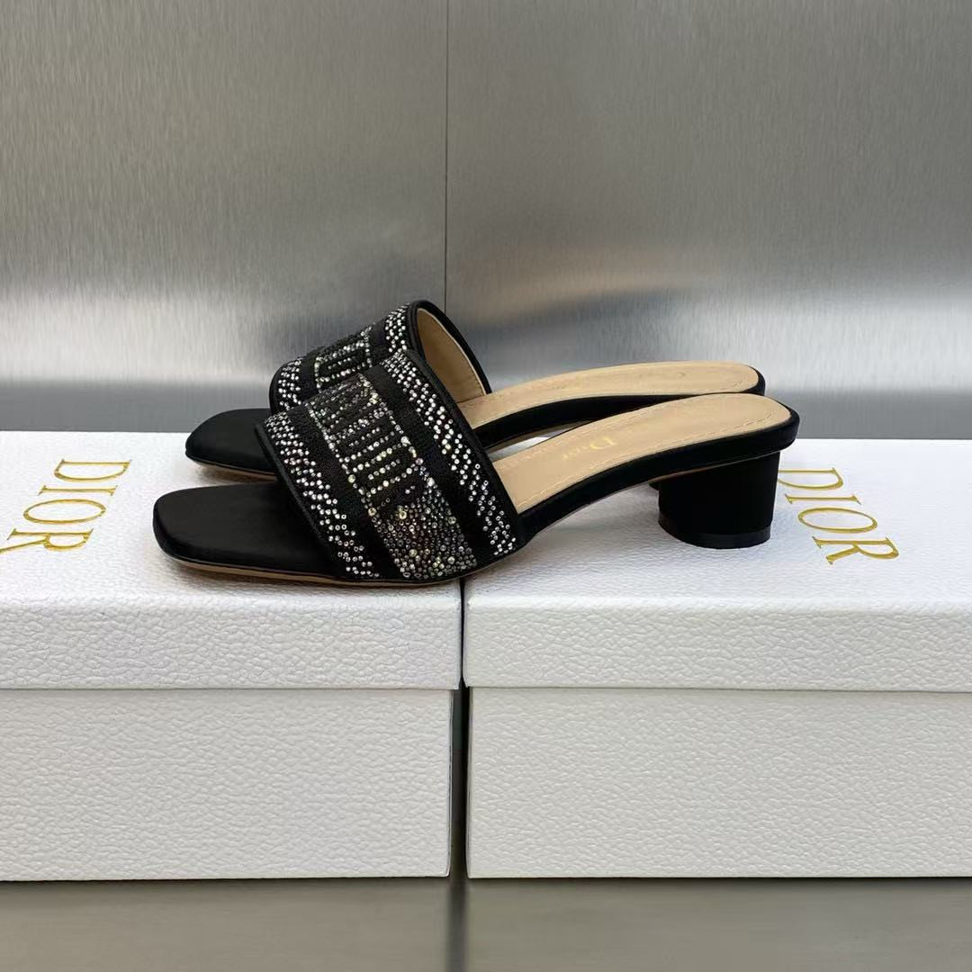 ua D*oramour dway heeled slide