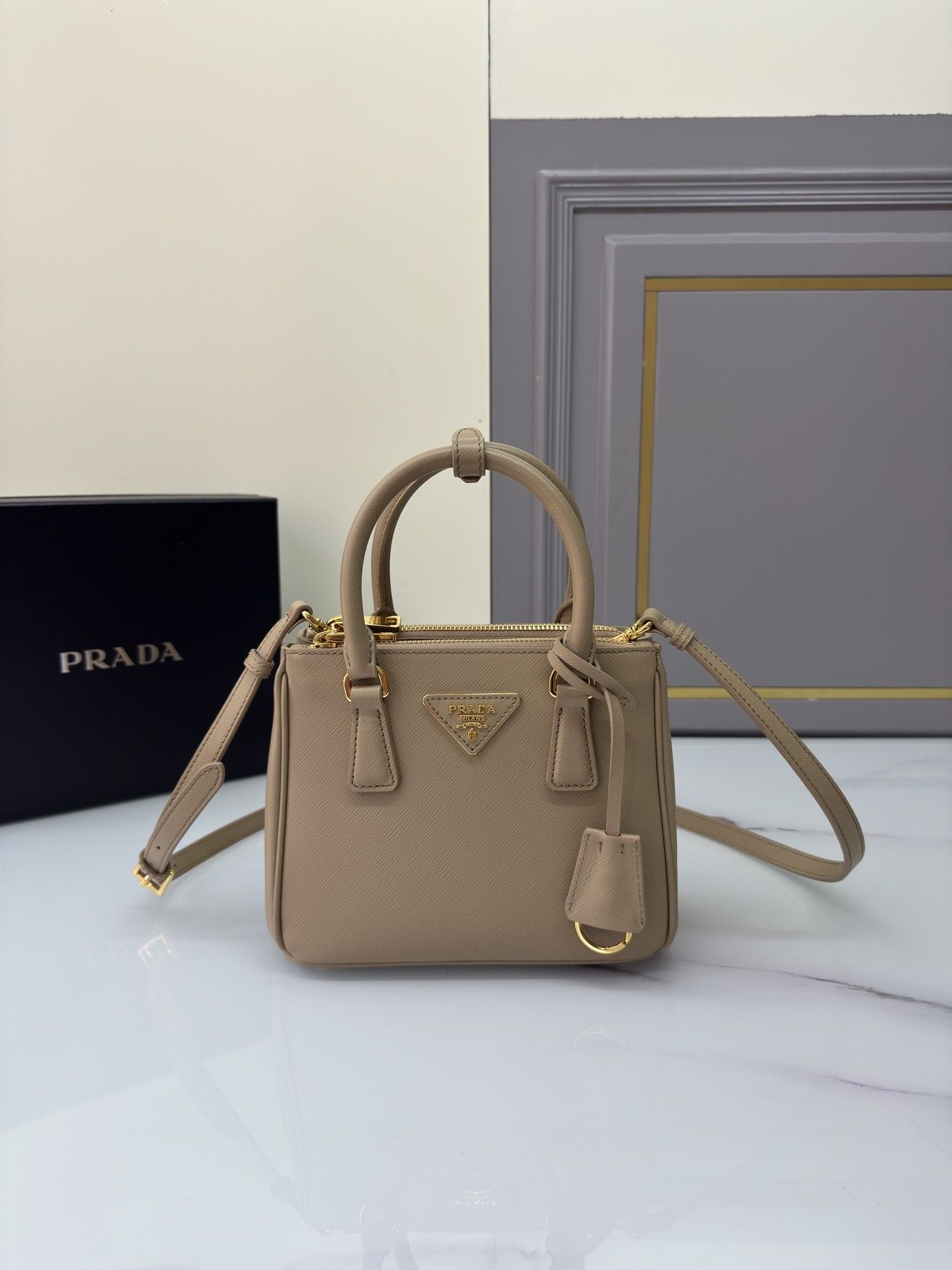 Pra*a galleria mini saffiano leather bag 20x15x9.5cm