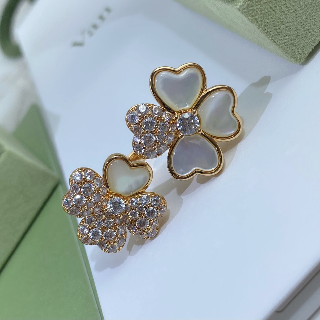 V*N CL*F & arpels four leaf clover ring