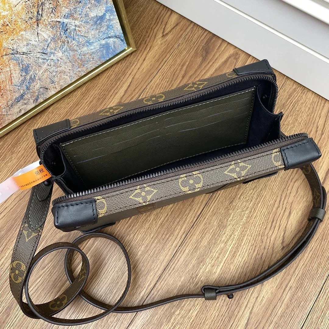 SOFT TRUNK WALLET M30697