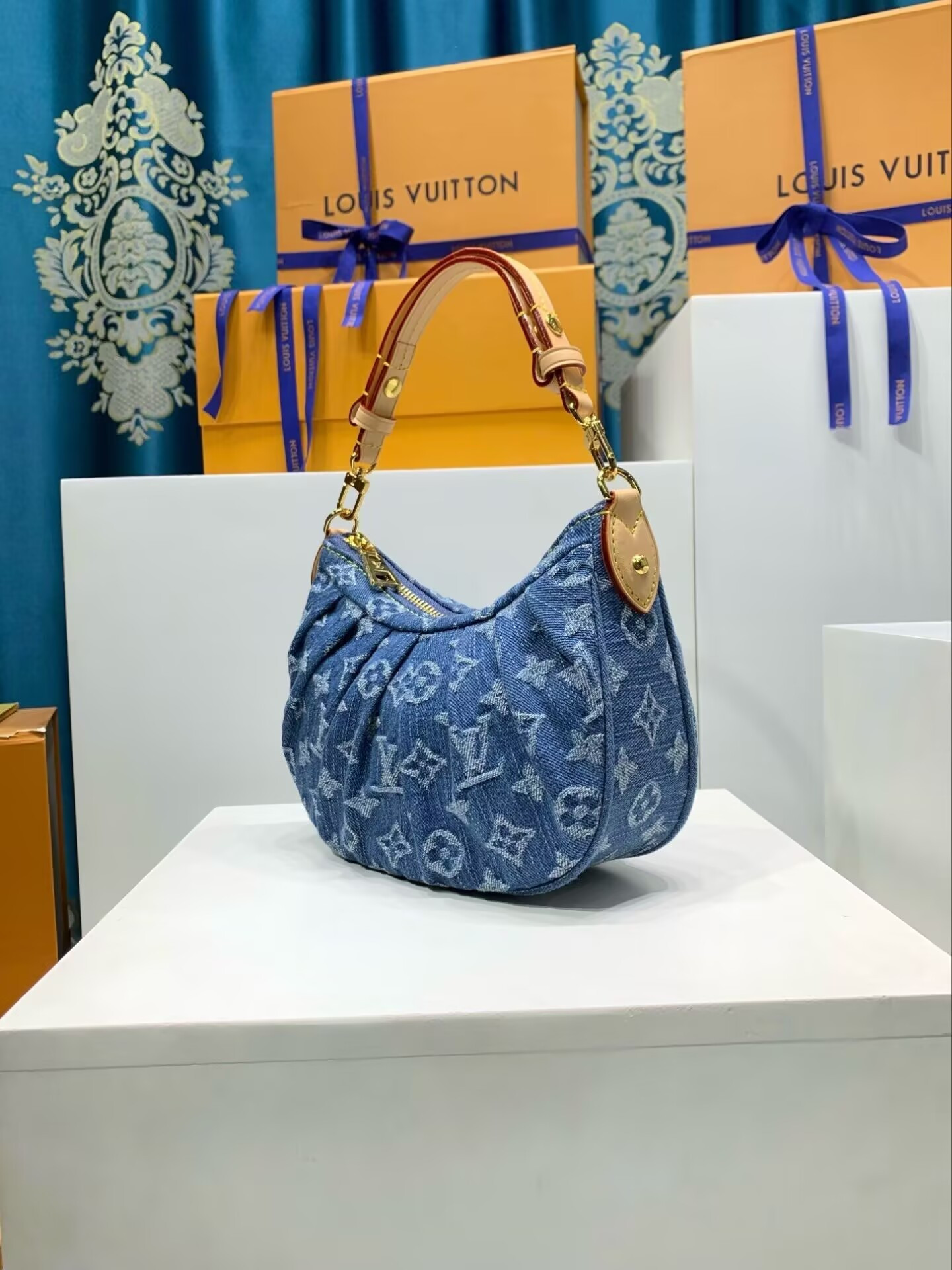 LV Pochette Valley M13571 21x15x 7cm