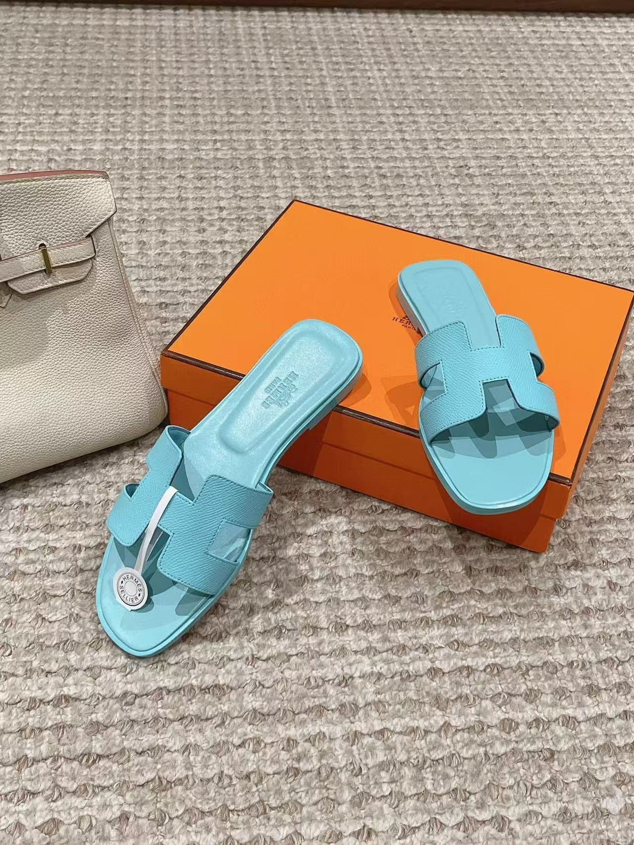 UA Hermès Oran sandal
