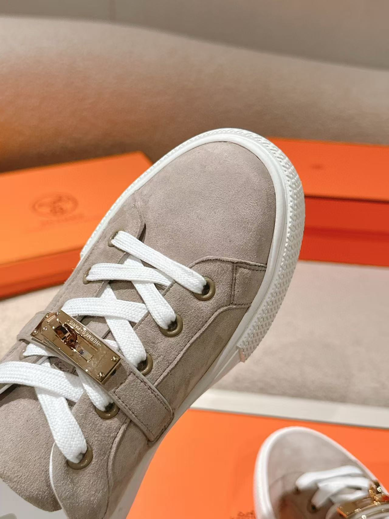 UA Hermès Day sneaker