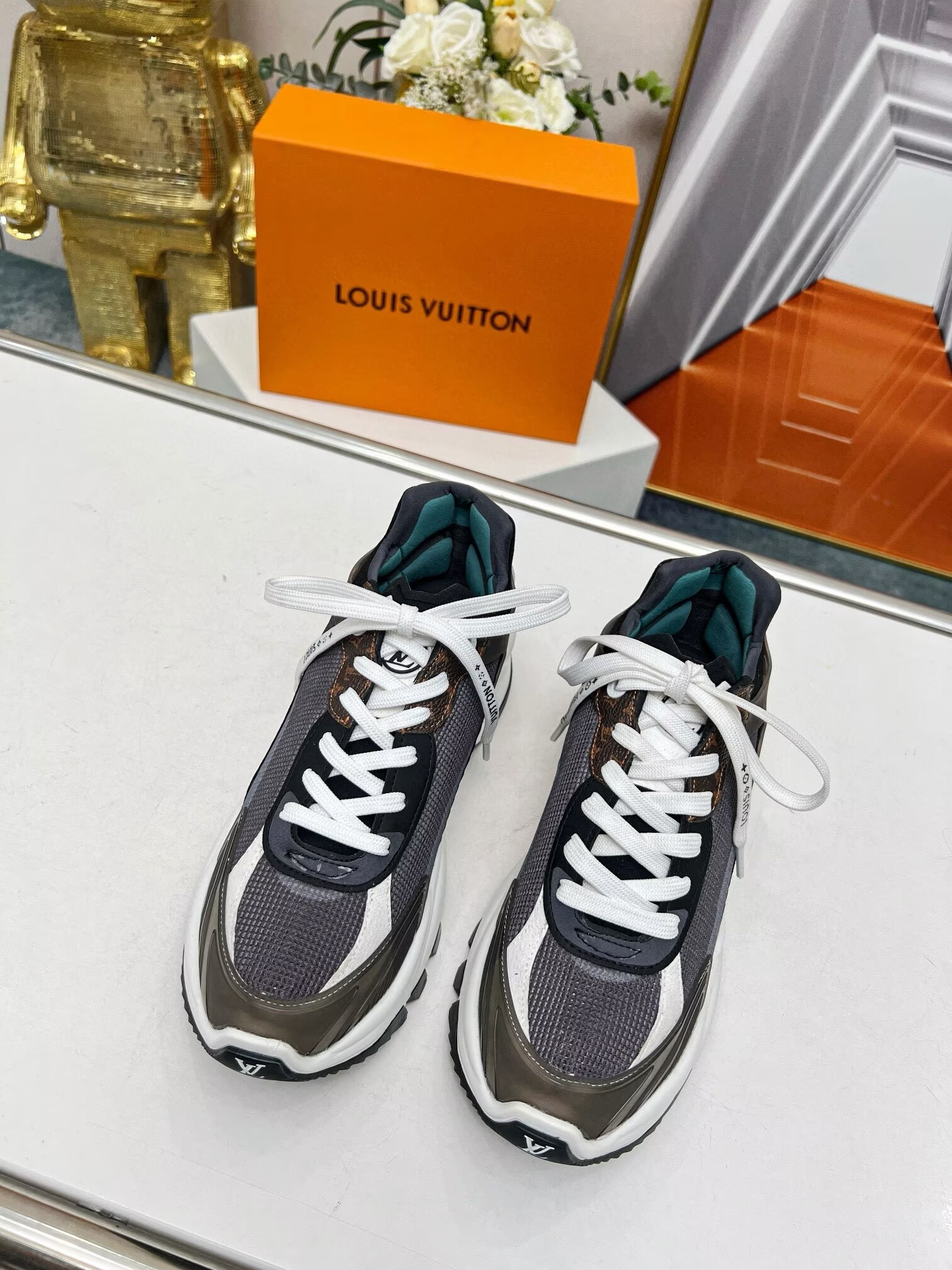 UA LV Run 55 Sneaker