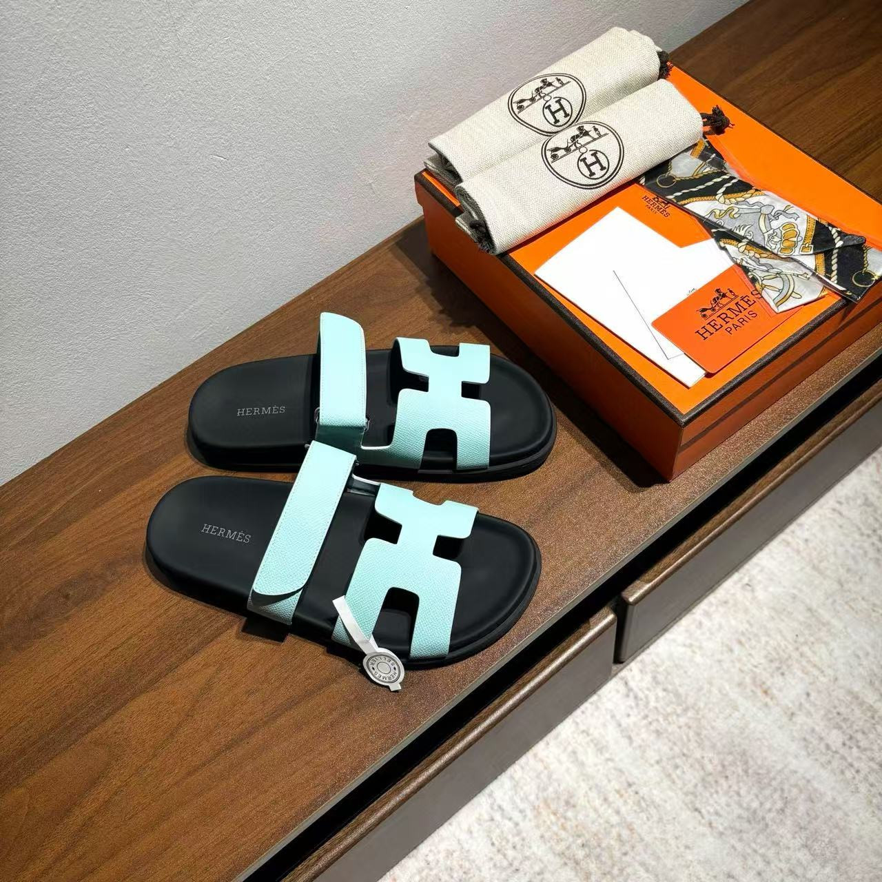 UA Hermès Chypre Sandal