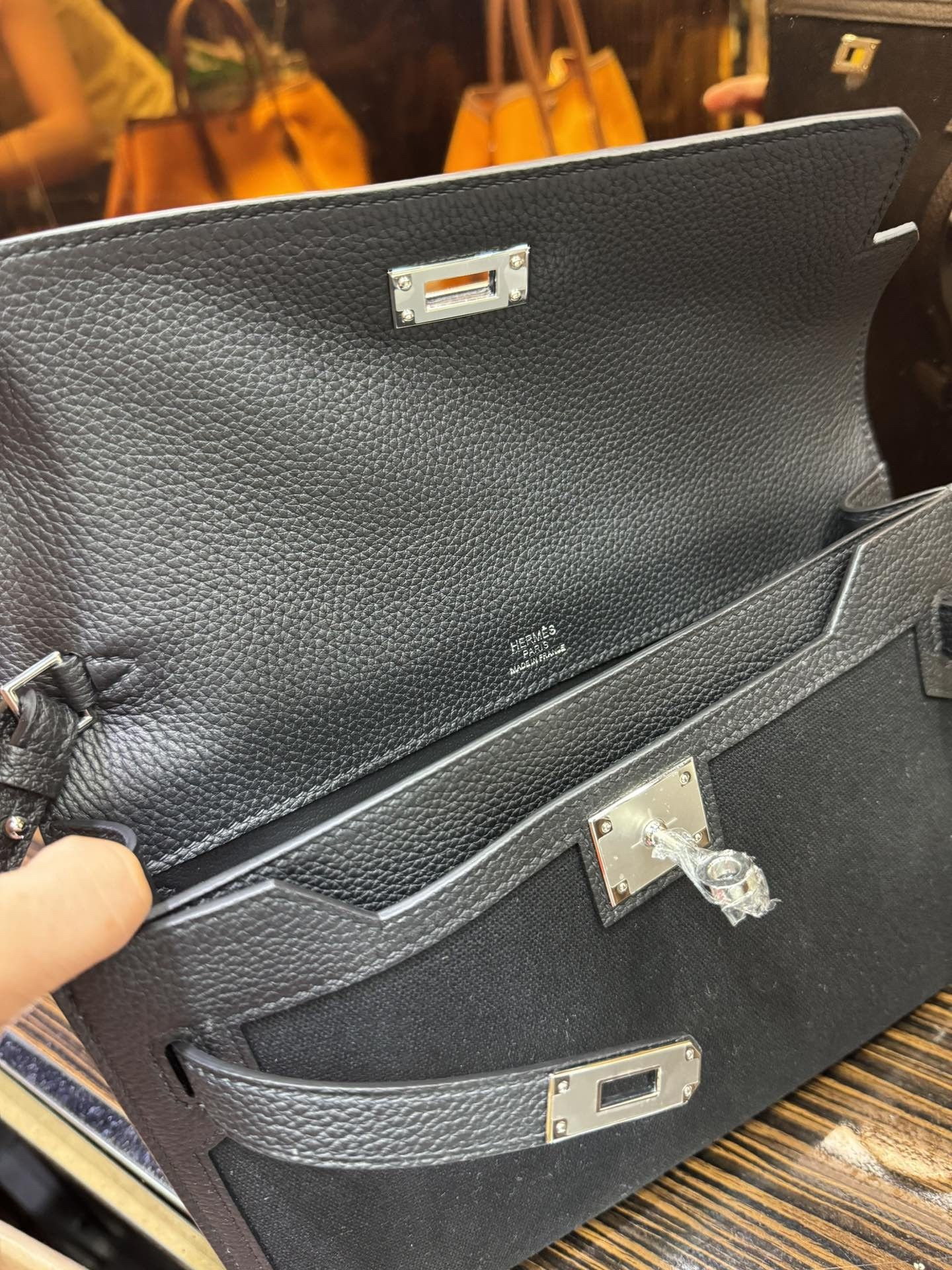 Hermès Kelly Depeches 25x18.5x4.5cm