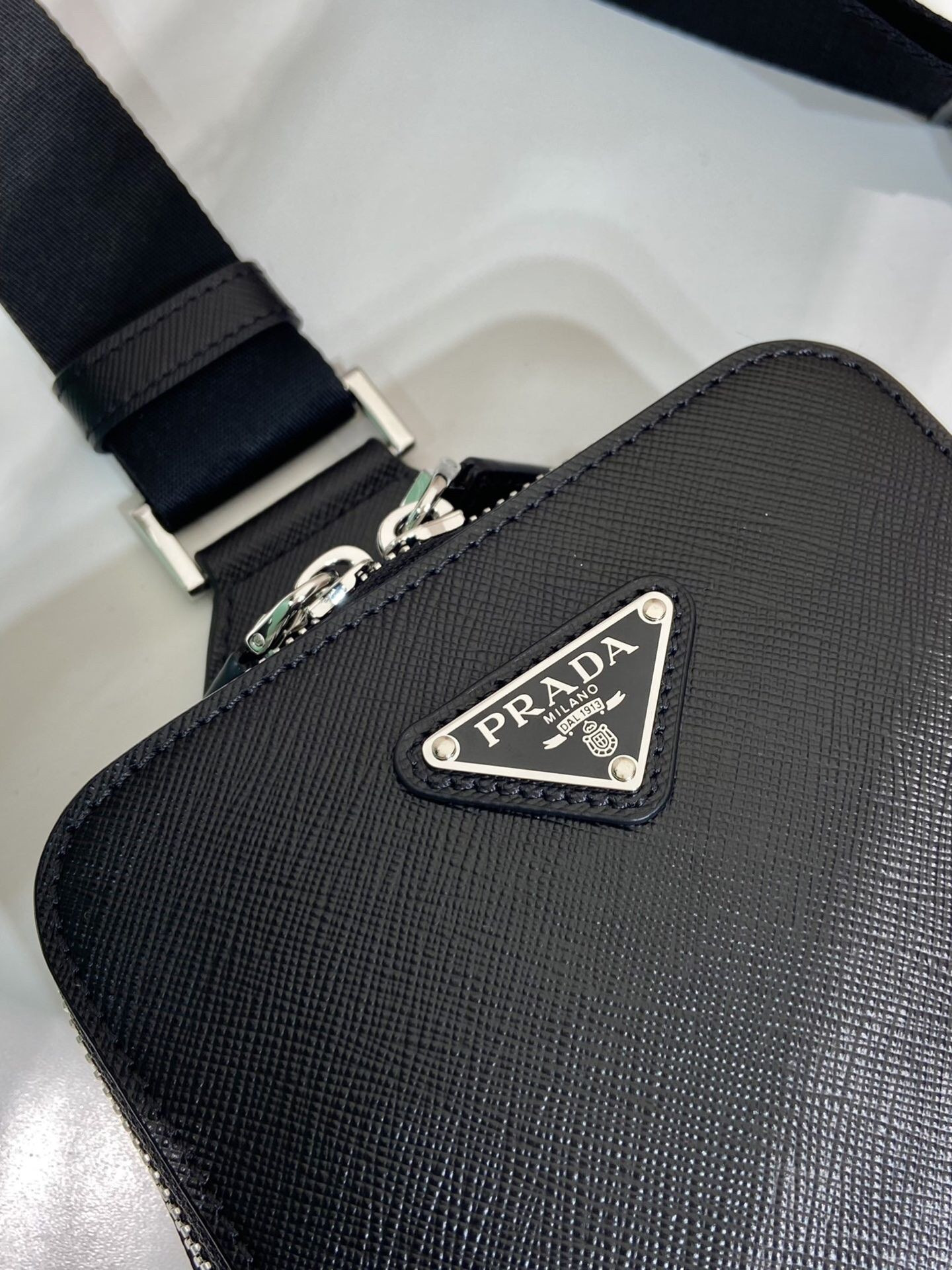 Pra*a brique saffiano leather bag 14x20x5cm