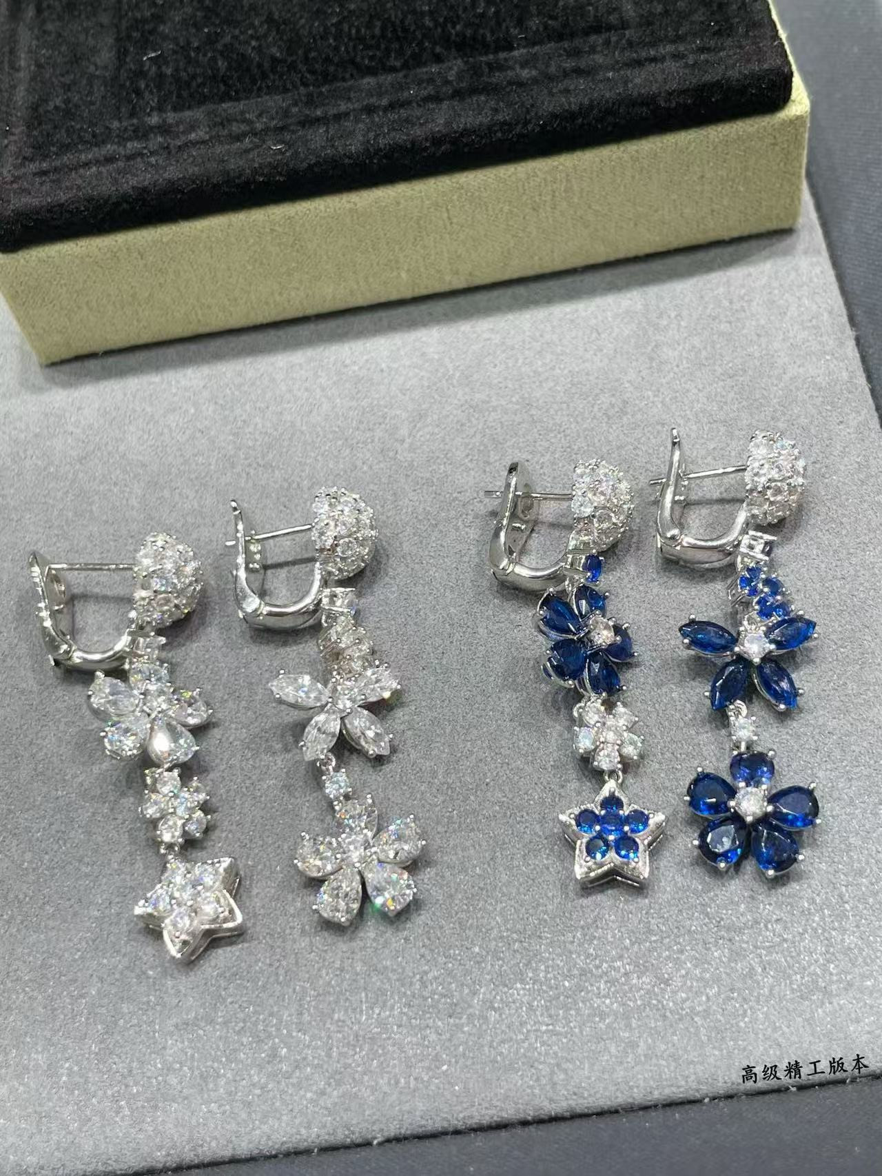 V*N CL*F & arpels colored floral earrings