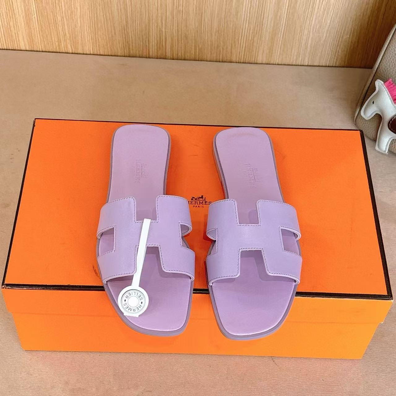 UA Hermès Oran sandal