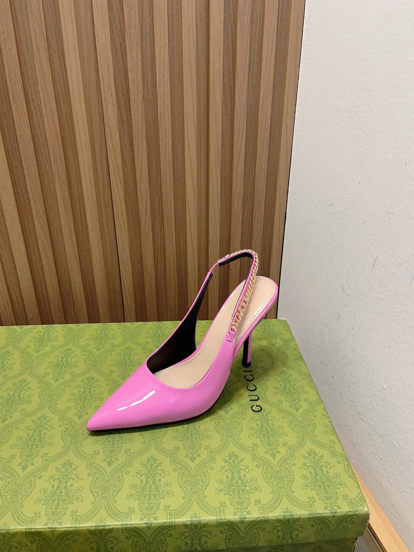 G*u*i signoria slingback pump high