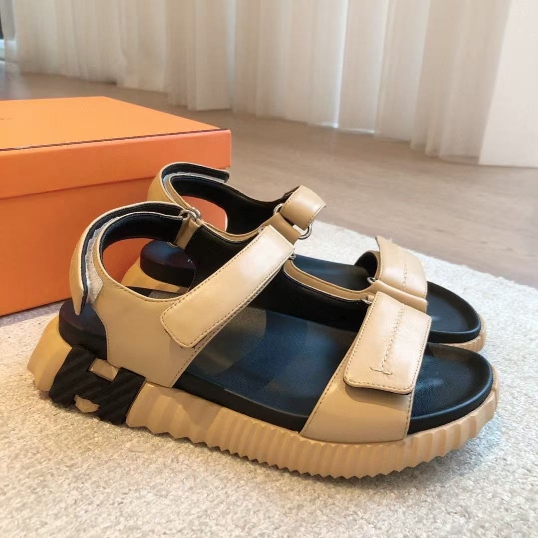 ua H**mes junior sandal