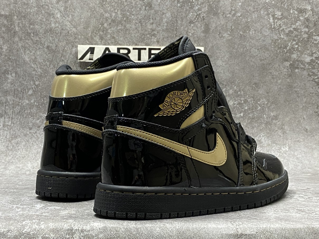 Air Jordan 1 Retro High Black Metallic Gold