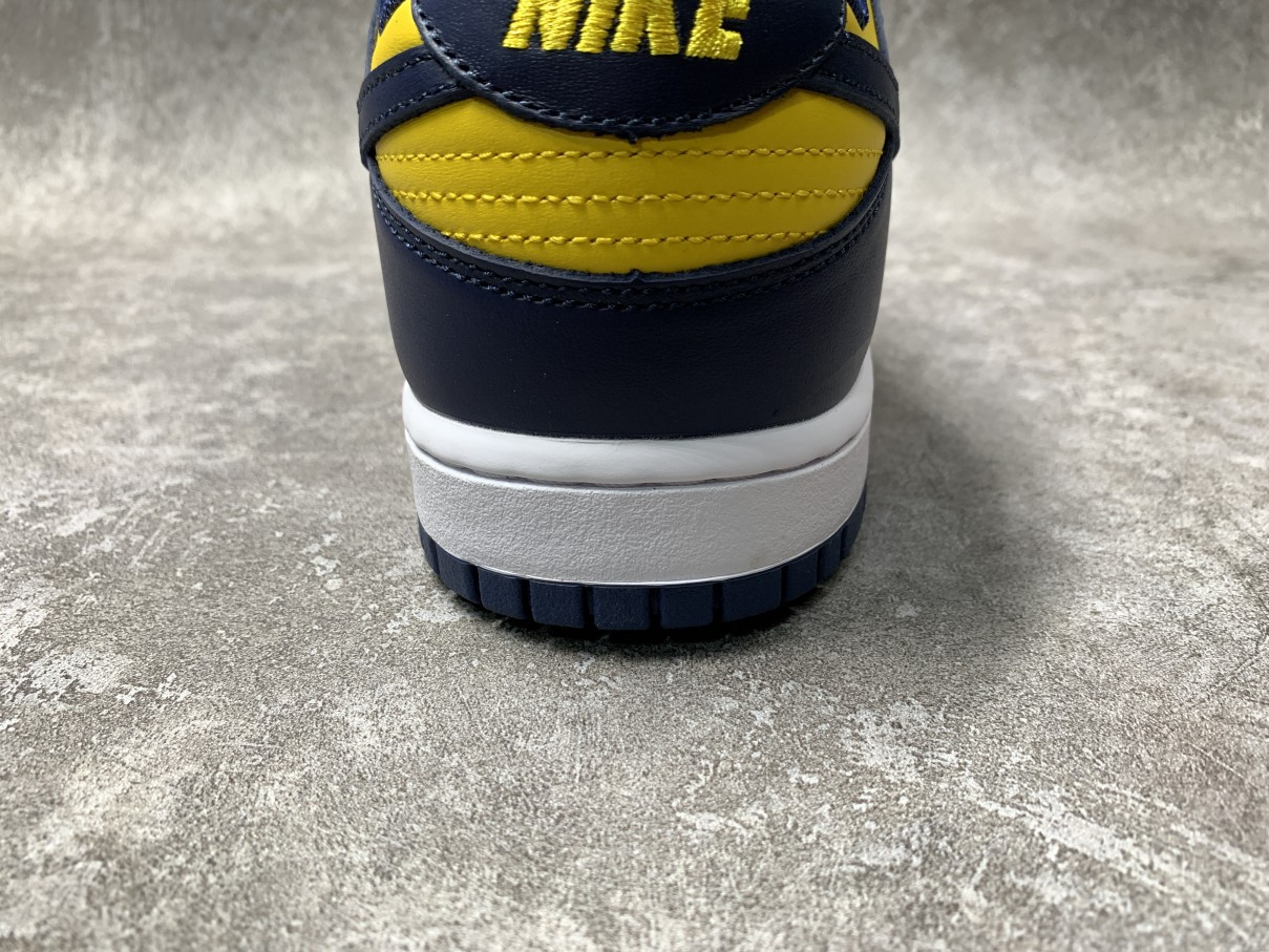 Nike Dunk Low Michigan
