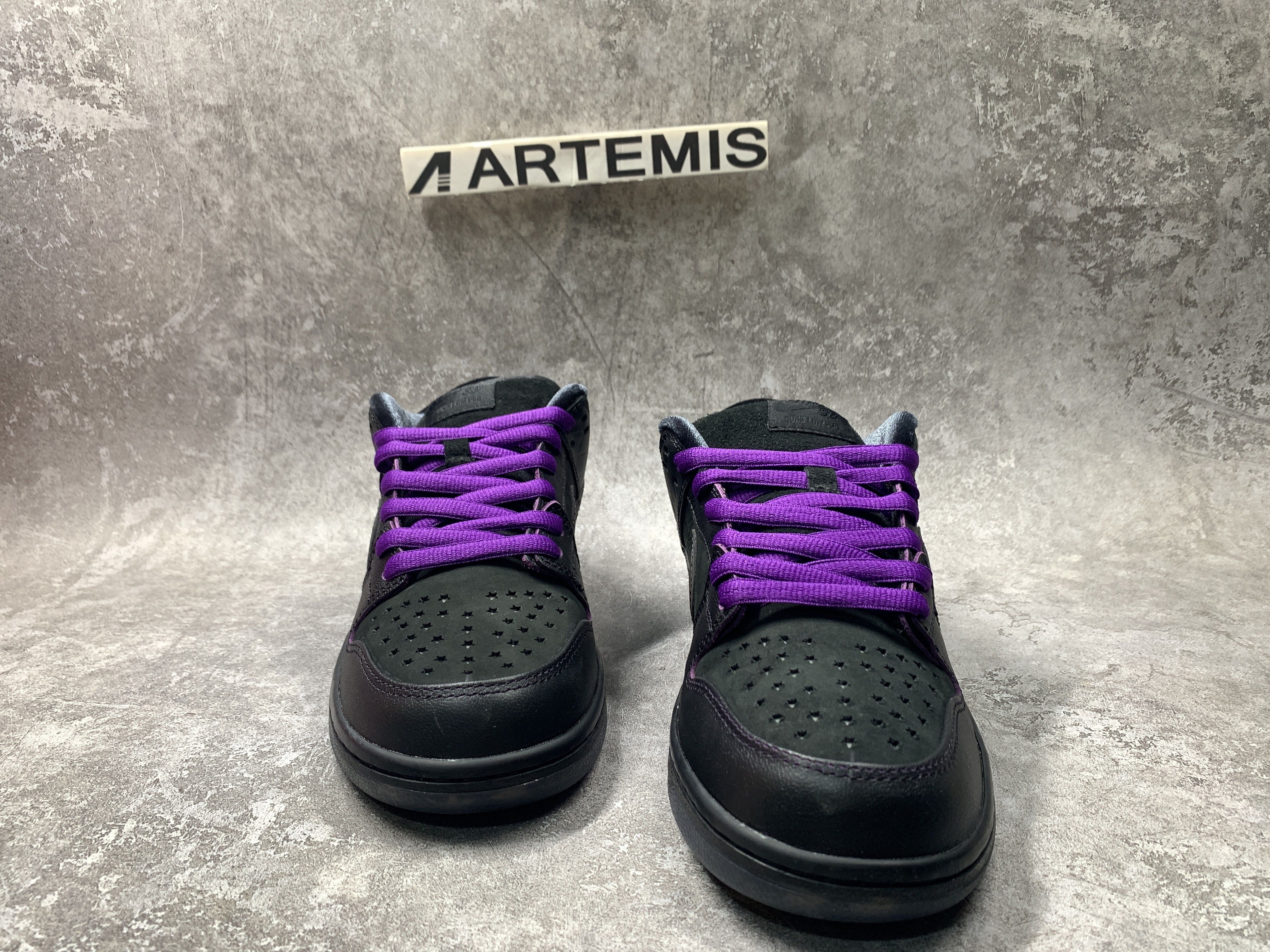 Familia x Nike SB Dunk Low First Avenue