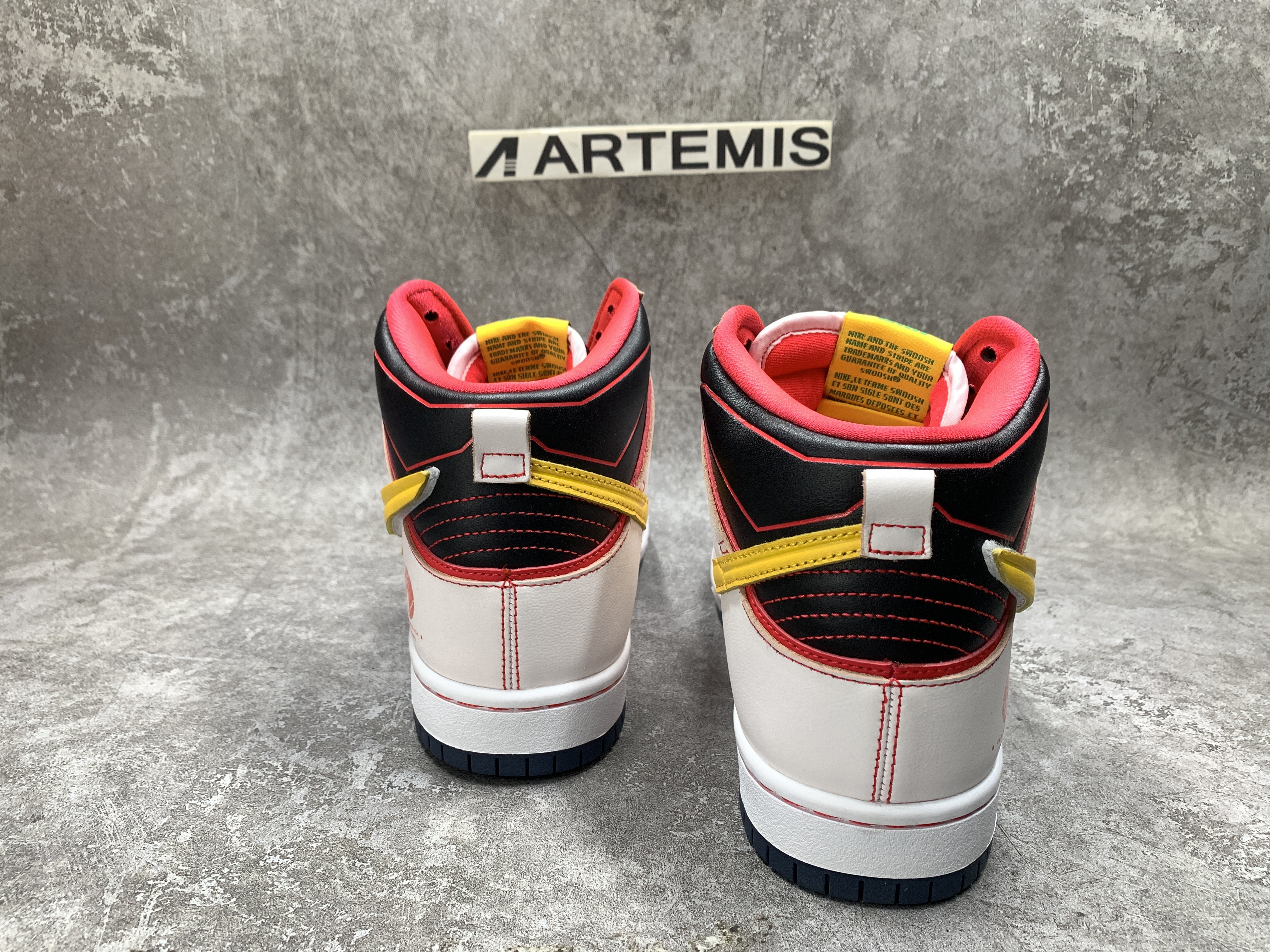 Nike Dunk SB High RX-0 Unicorn Gundam