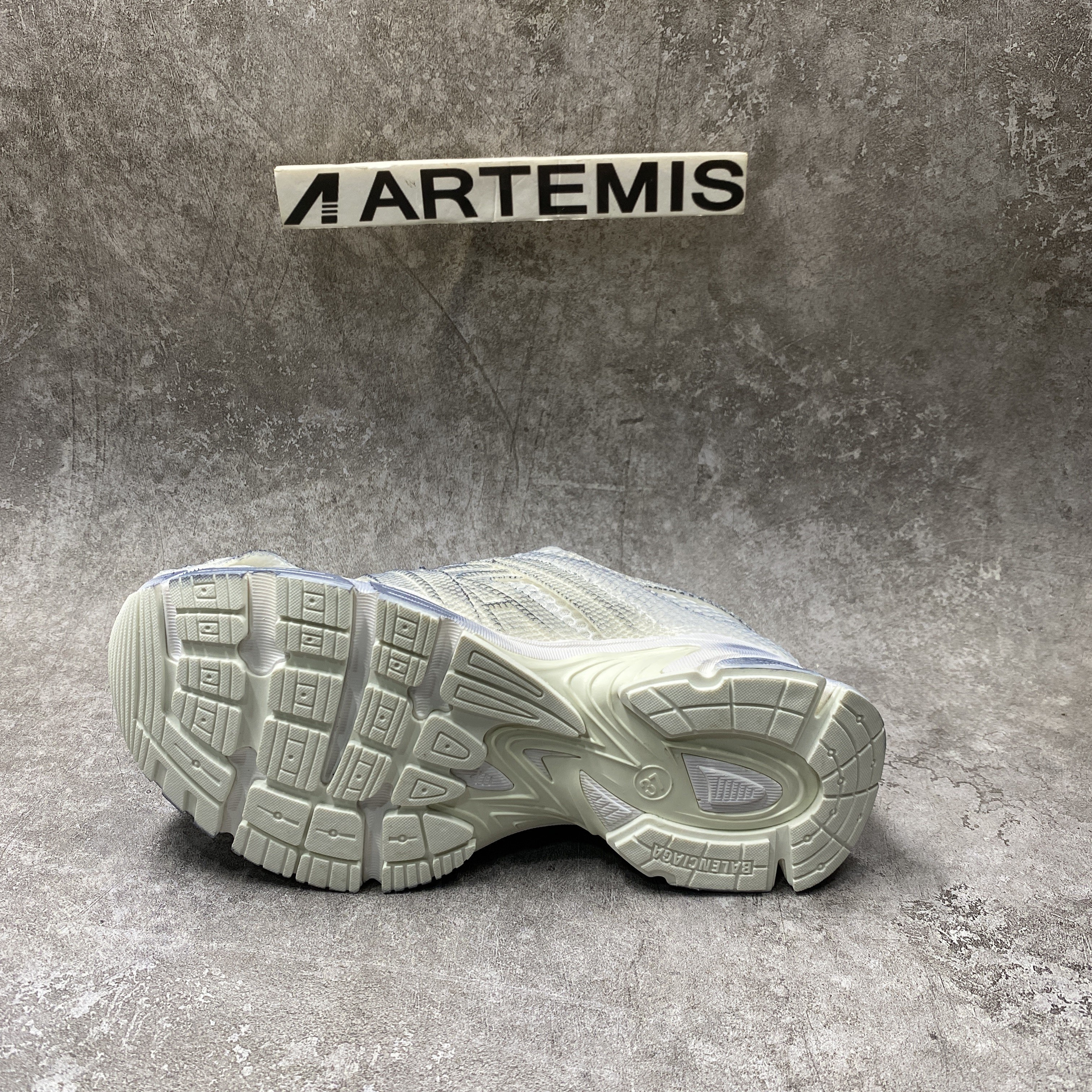 Balenciga Phantom Trainers Washed White