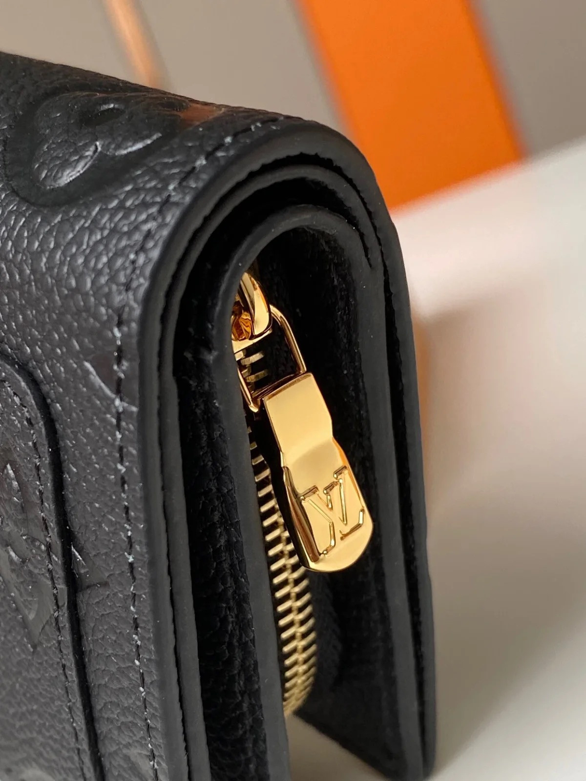 LV CLEA WALLET M80151