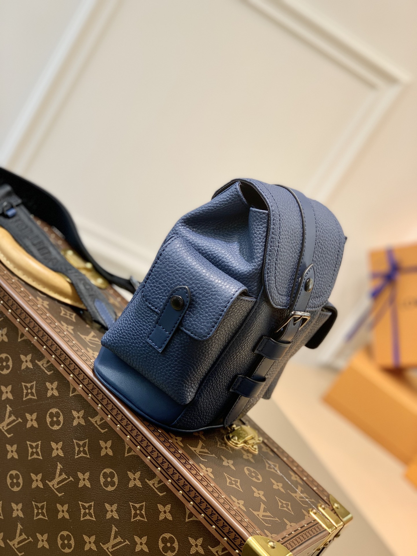 LV CHRISTOPHER XS M58494