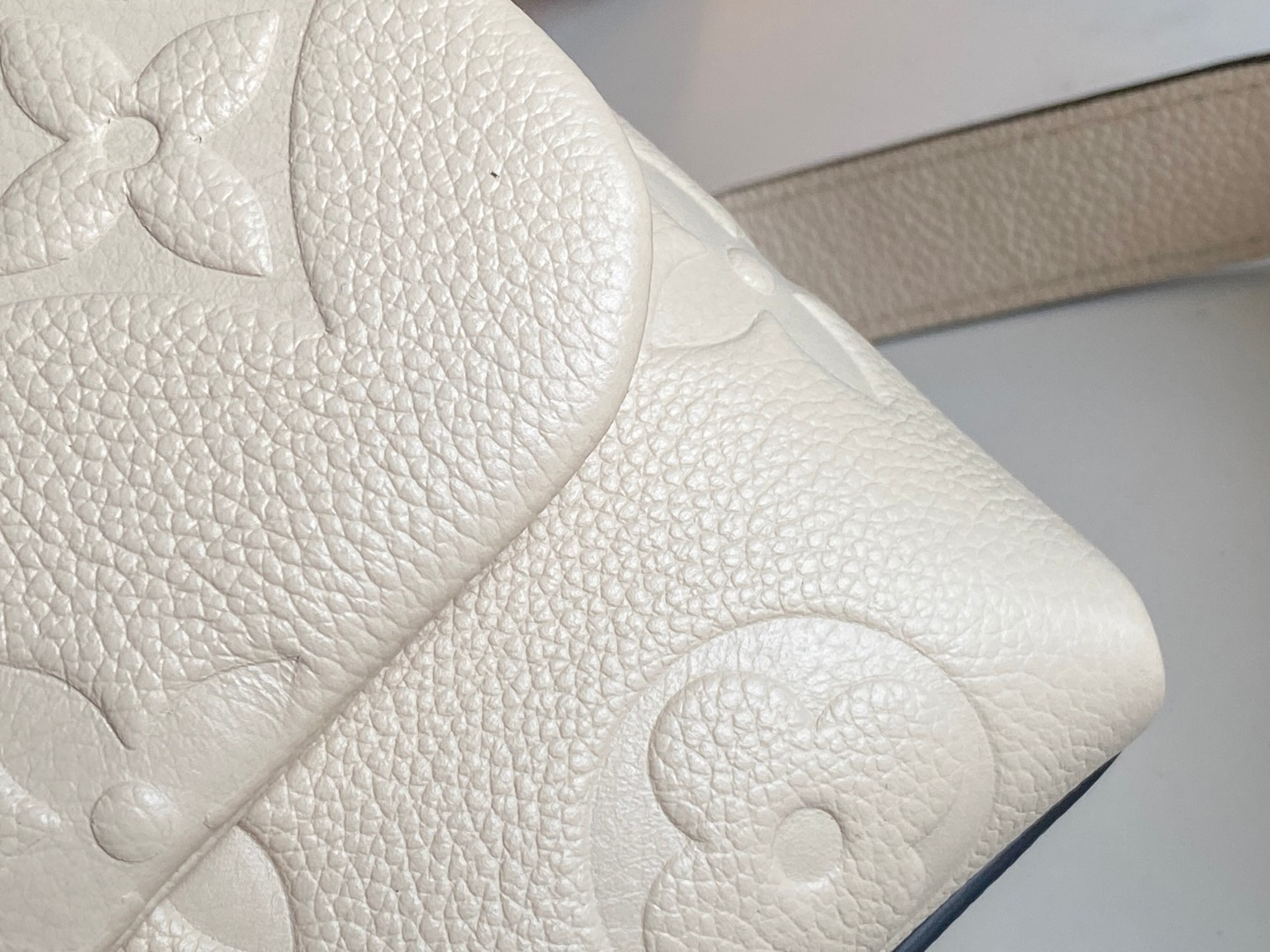 LV MADELEINE BB M46008 9.4 x 6.7 x 3.3 inches