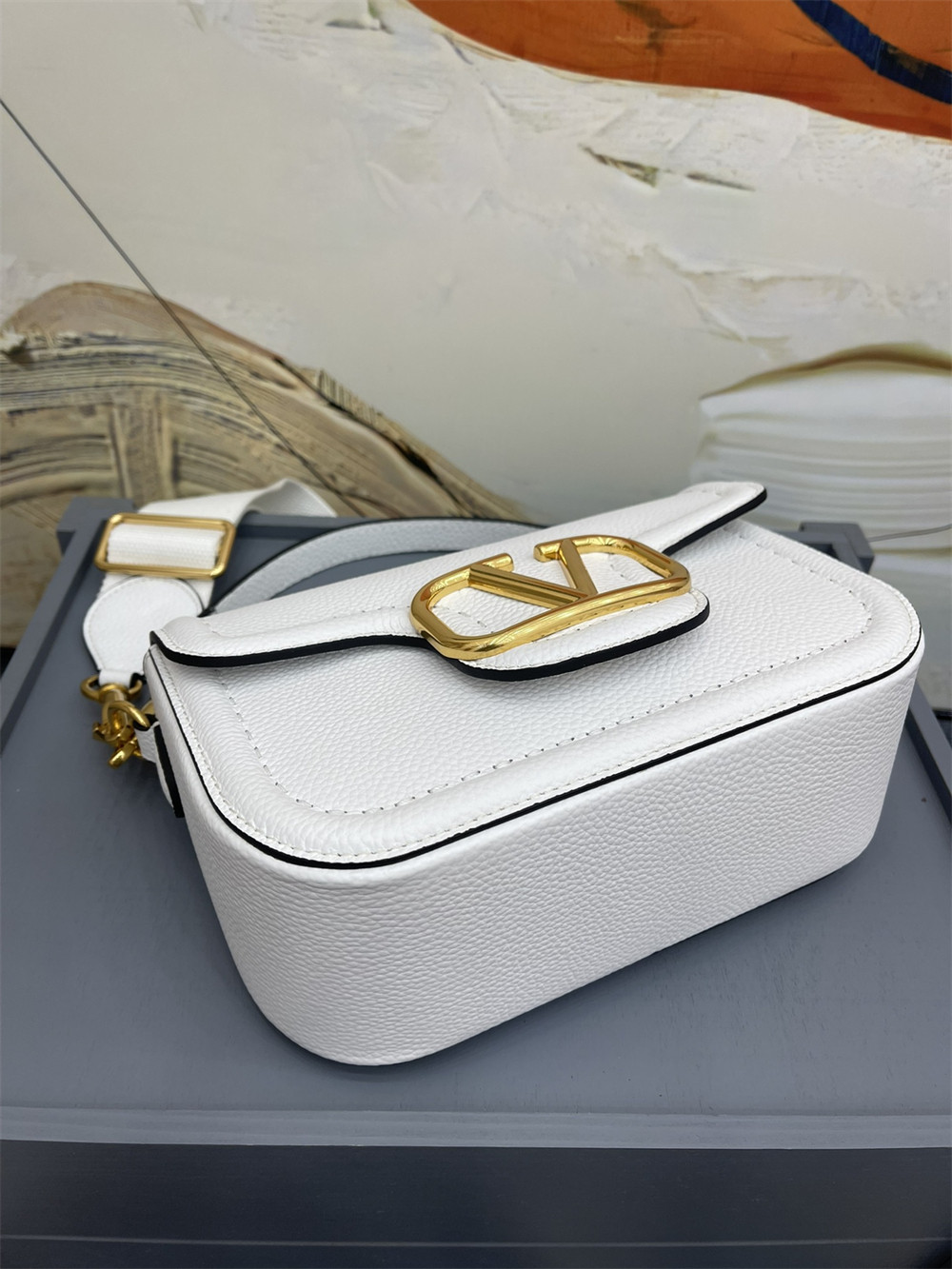 VALENTINO GARAVANI ALLTIME GRAINY CALFSKIN SHOULDER BAG IVORY 23.5x18X8cm