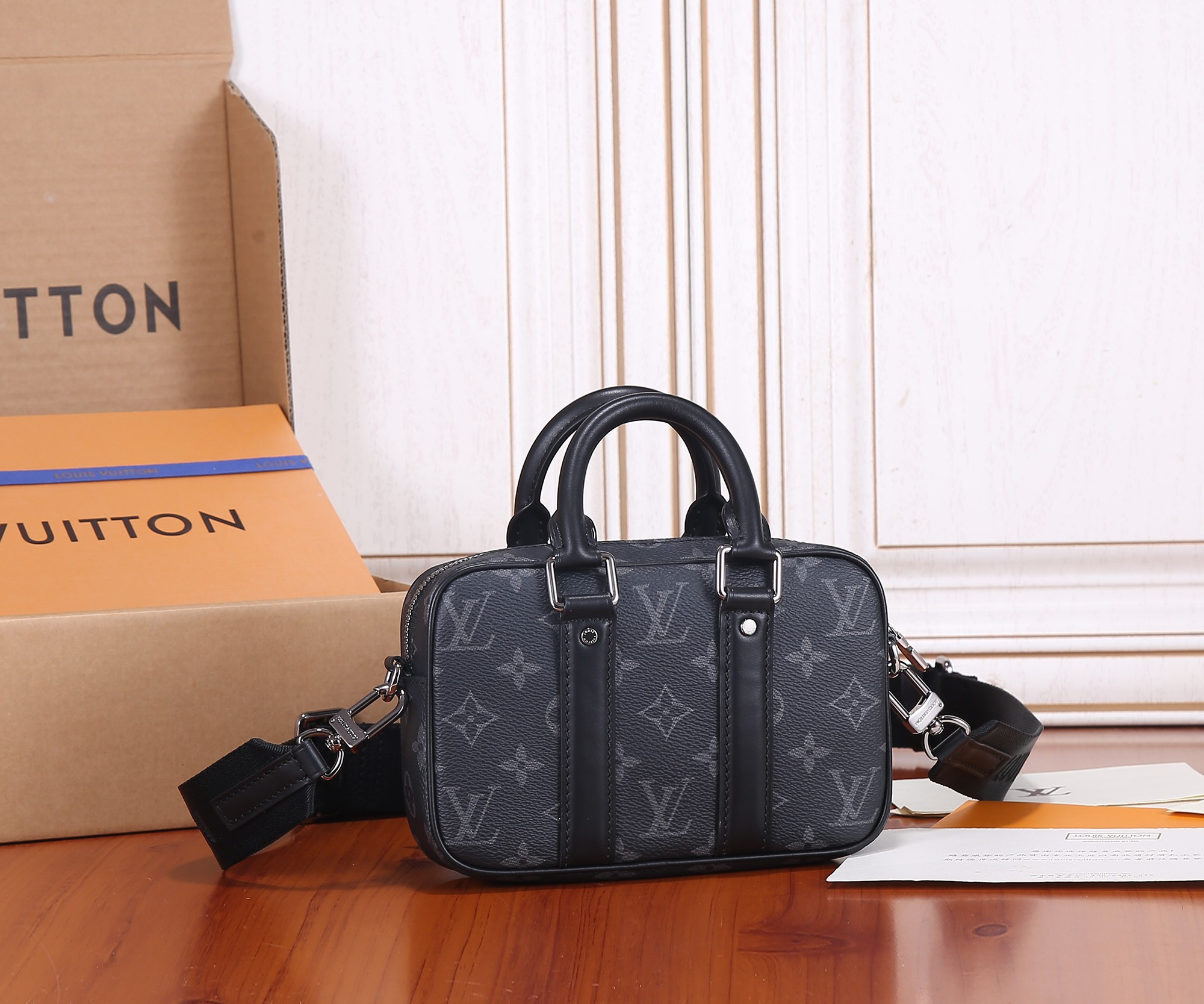 LV M82770 Nano Porte Documents Voyage 20 x 13 x 5.5 cm
