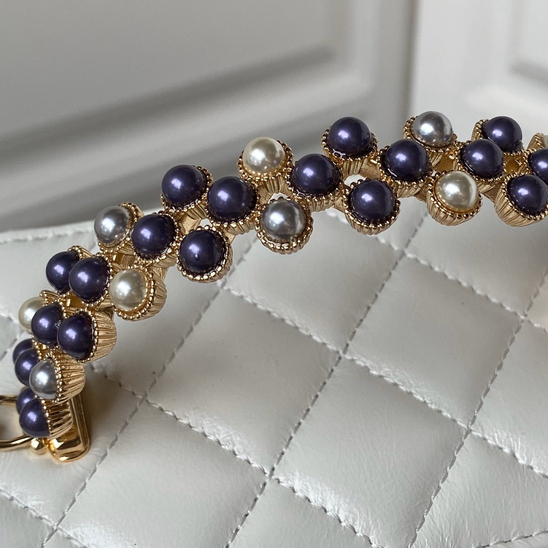 Ch*el 24p chain leather square box shoulder bag white 16x10x8cm