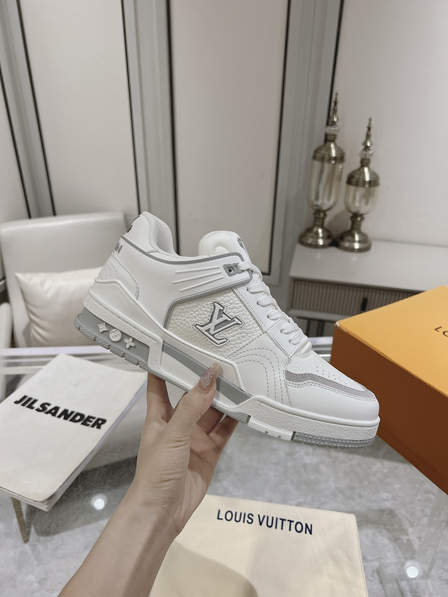 UA LV Trainer Sneaker