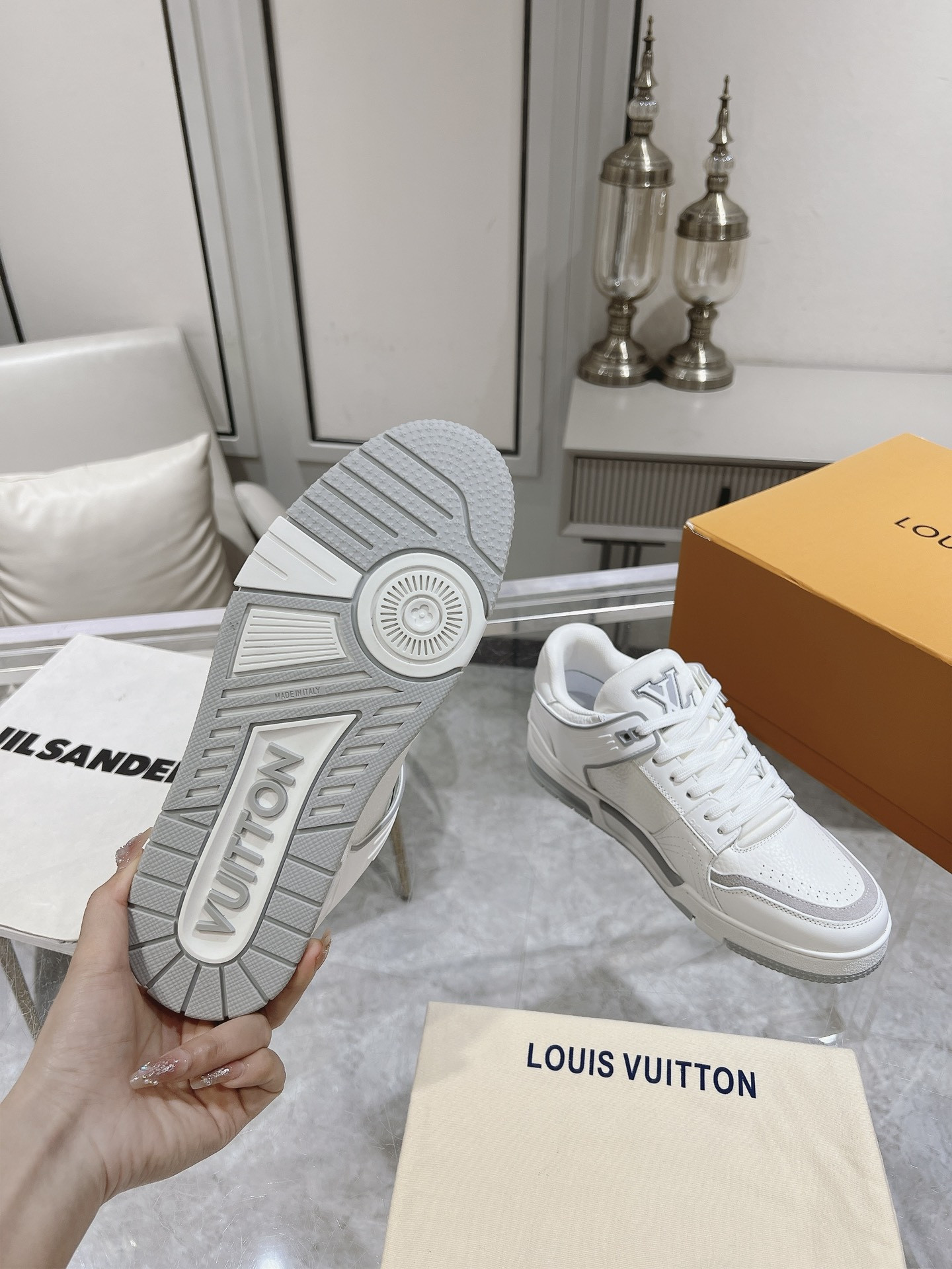 UA LV Trainer Sneaker