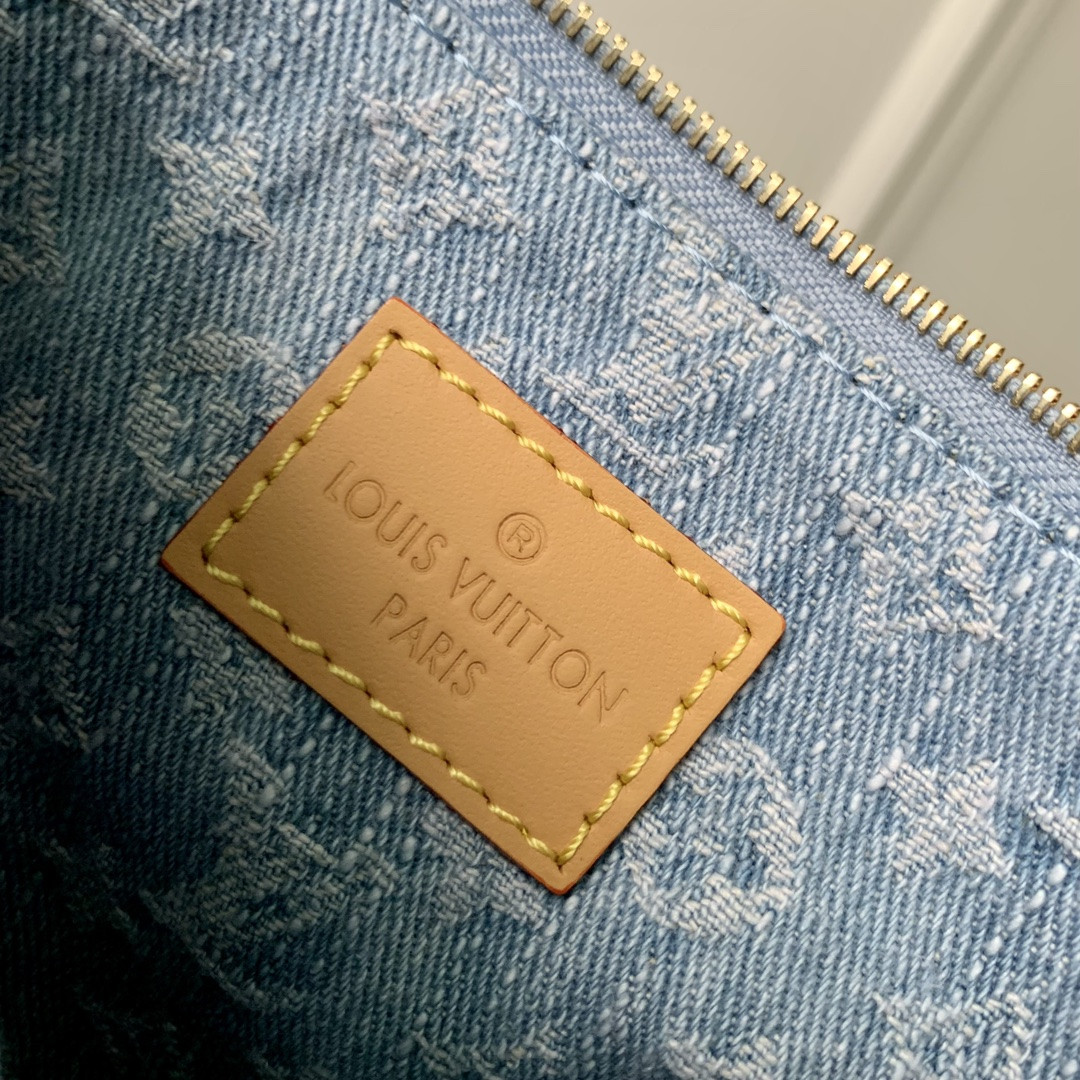 LV CarryAll PM M11462  11.4 x 9.4 x 4.7 in