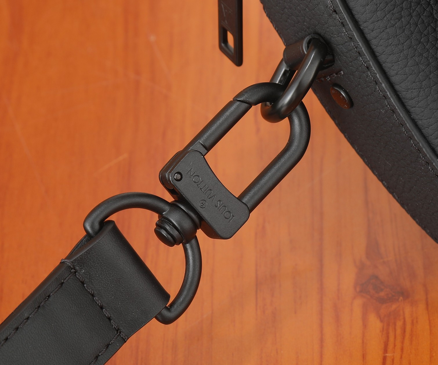 LV Pilot Wearable Wallet M83563 7.9 x 4.7 x 2.2 in