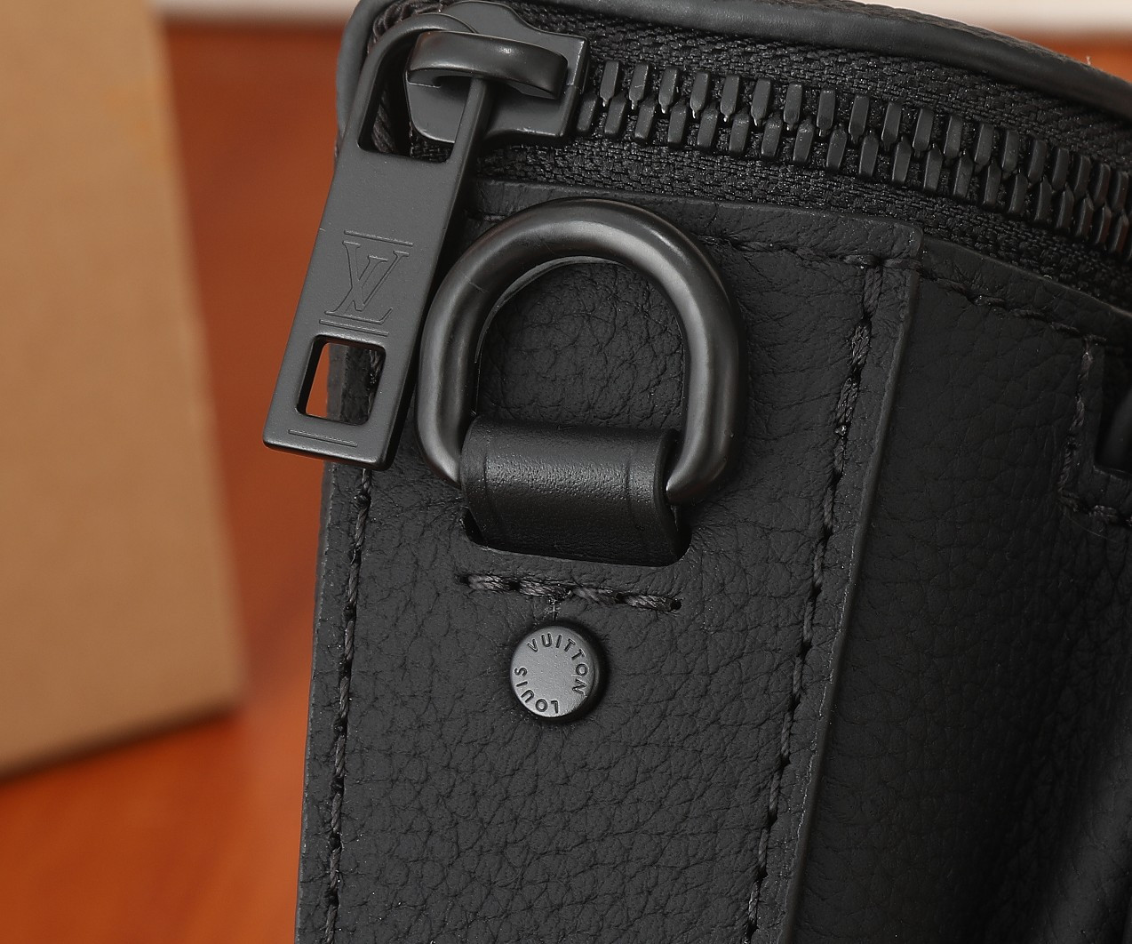 LV Pilot Wearable Wallet M83563 7.9 x 4.7 x 2.2 in