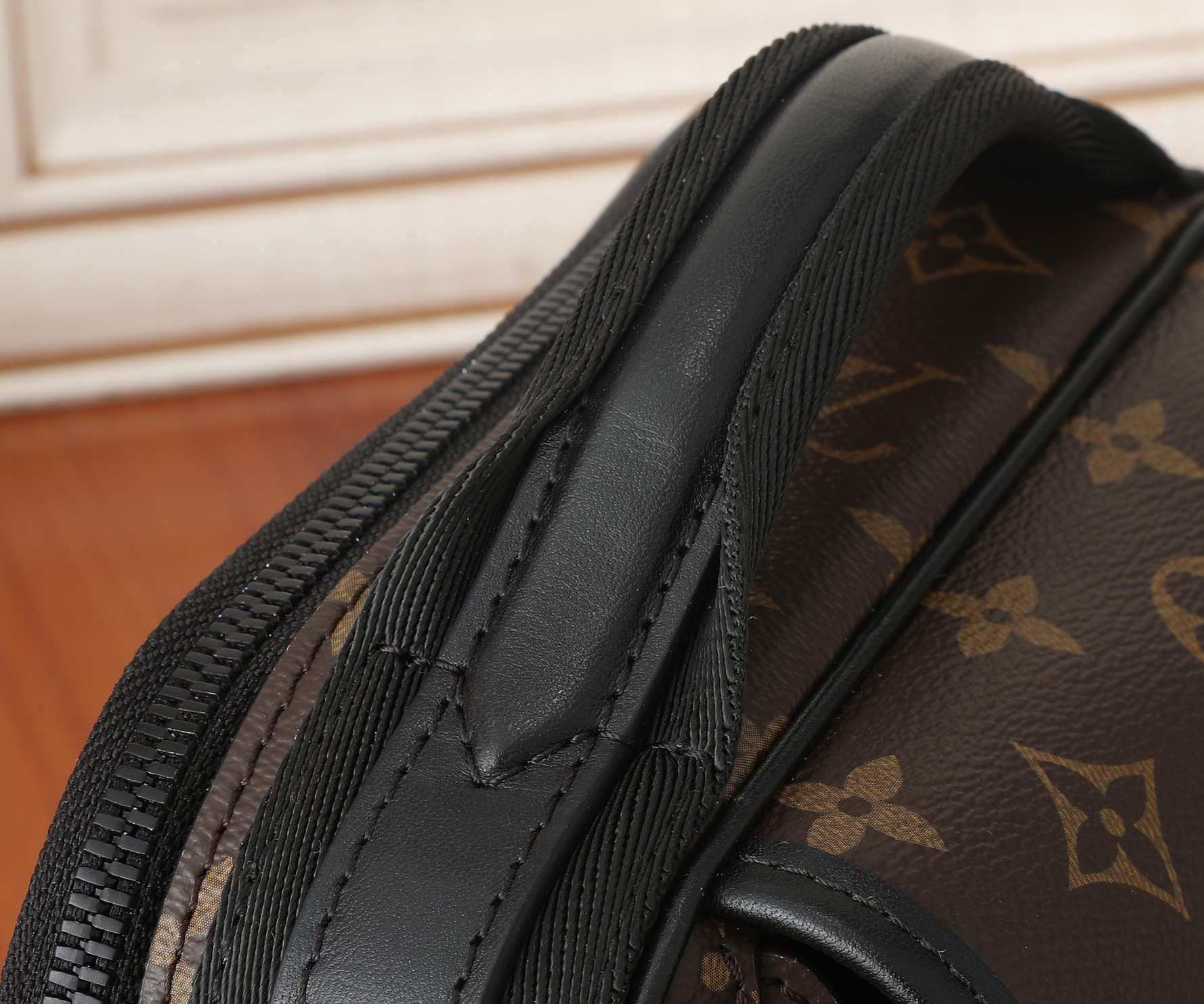 LV Quest Messenger M46973 7.1 x 7.1 x 3.9 inches