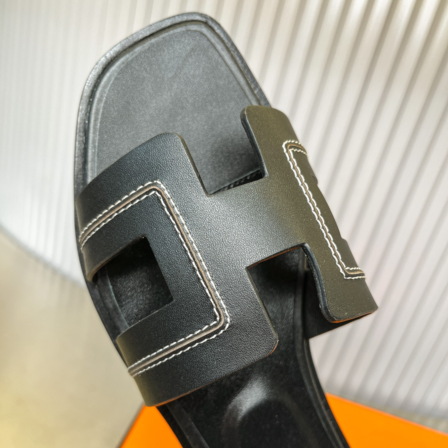 UA Hermès Oran sandal