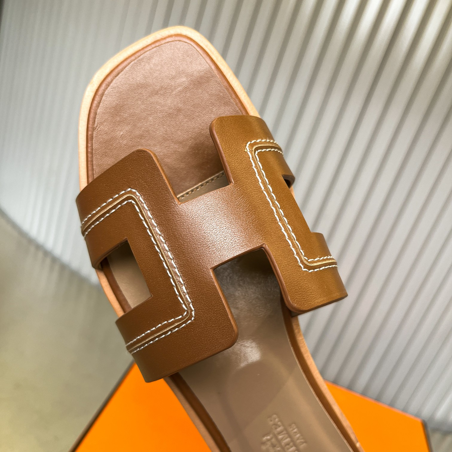 UA Hermès Oran sandal