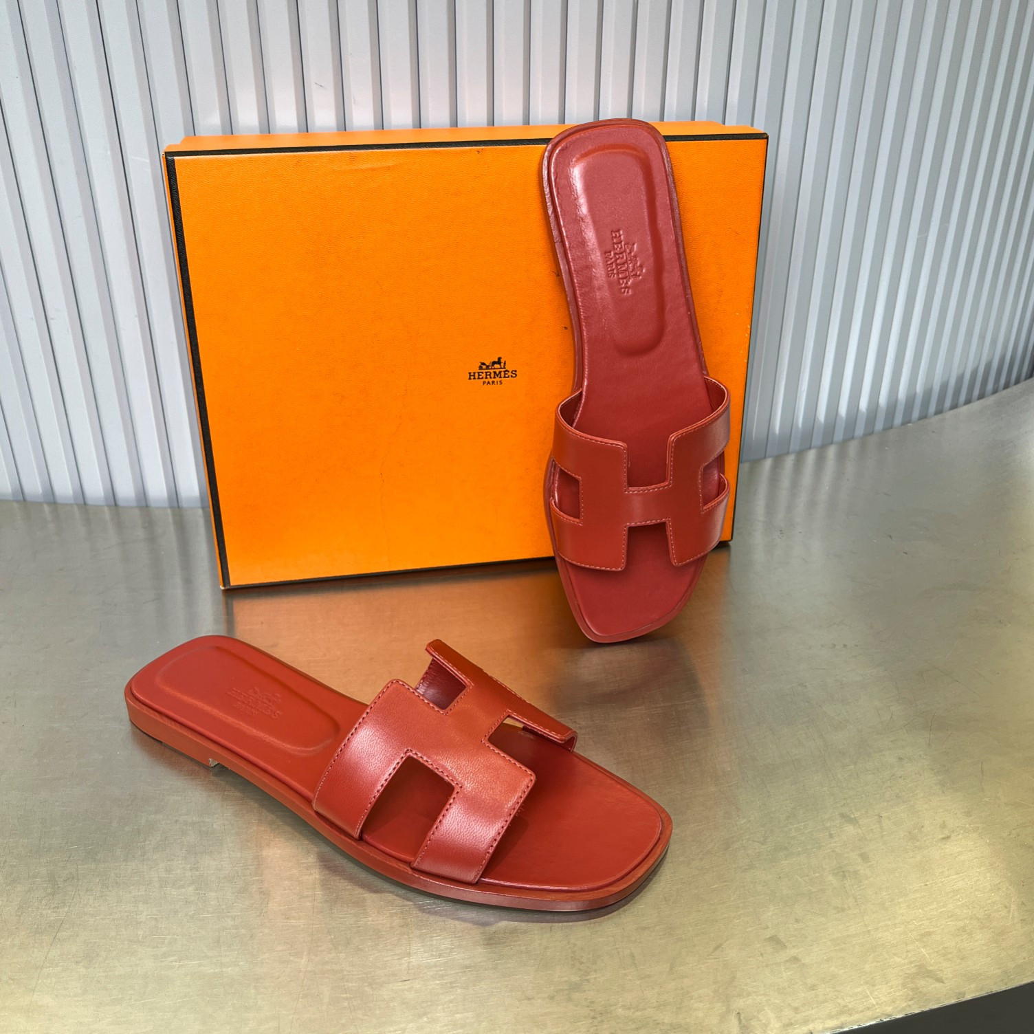 UA Hermès Oran sandal