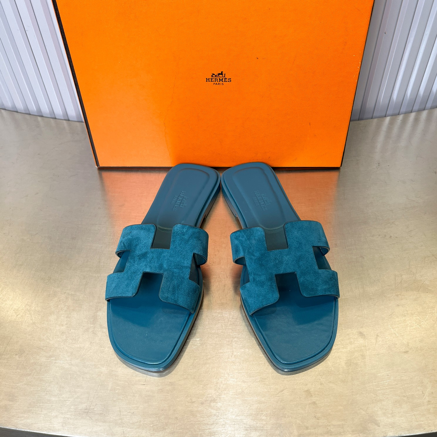 UA Hermès Oran sandal