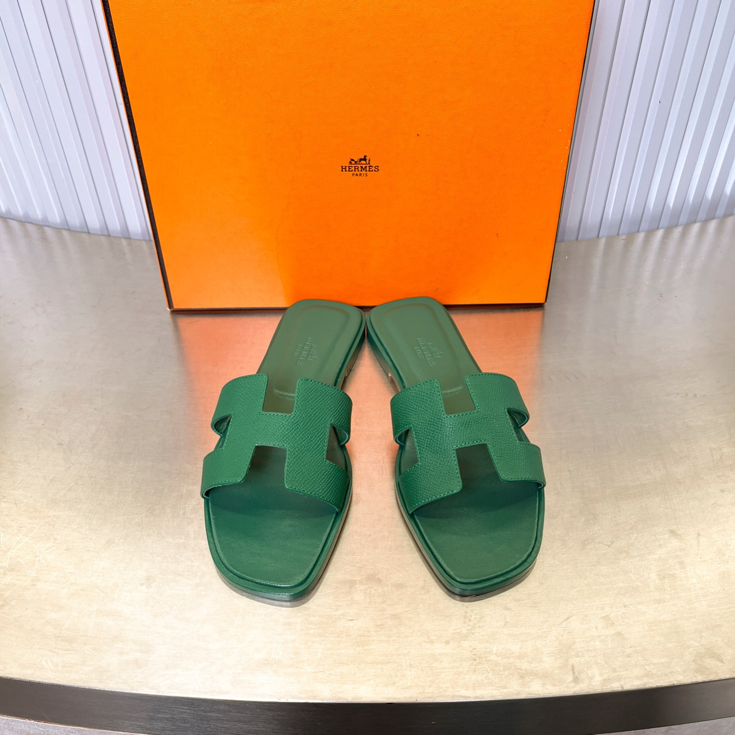 UA Hermès Oran sandal