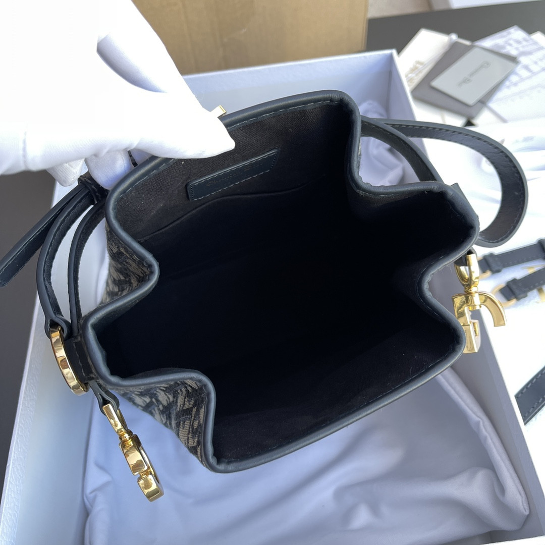 D*or  amber oblique 24.5×25×11cm