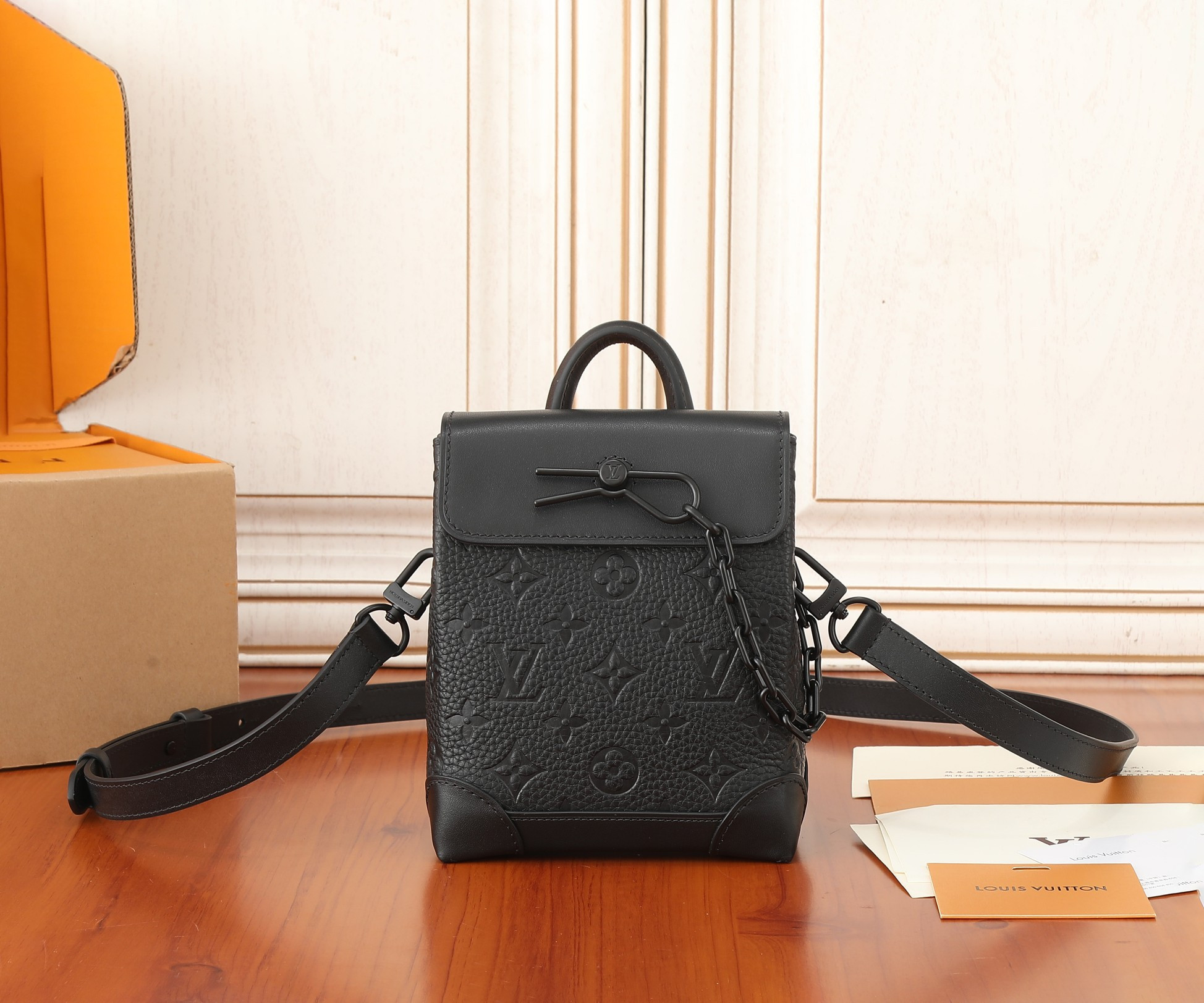 LV Nano Steamer M82772 5.9 x 7.1 x 2.8 inches