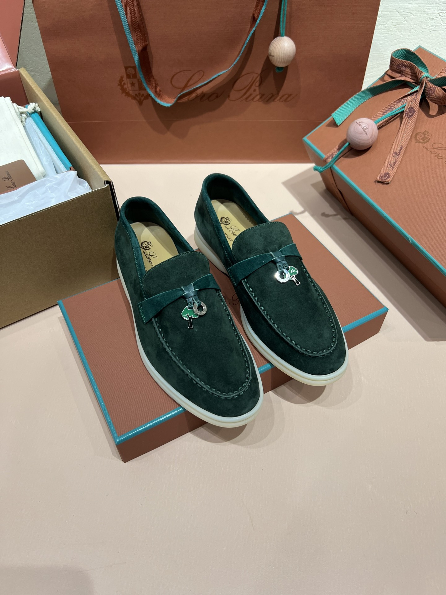 ua L**o p*ana summer charms walk loafers