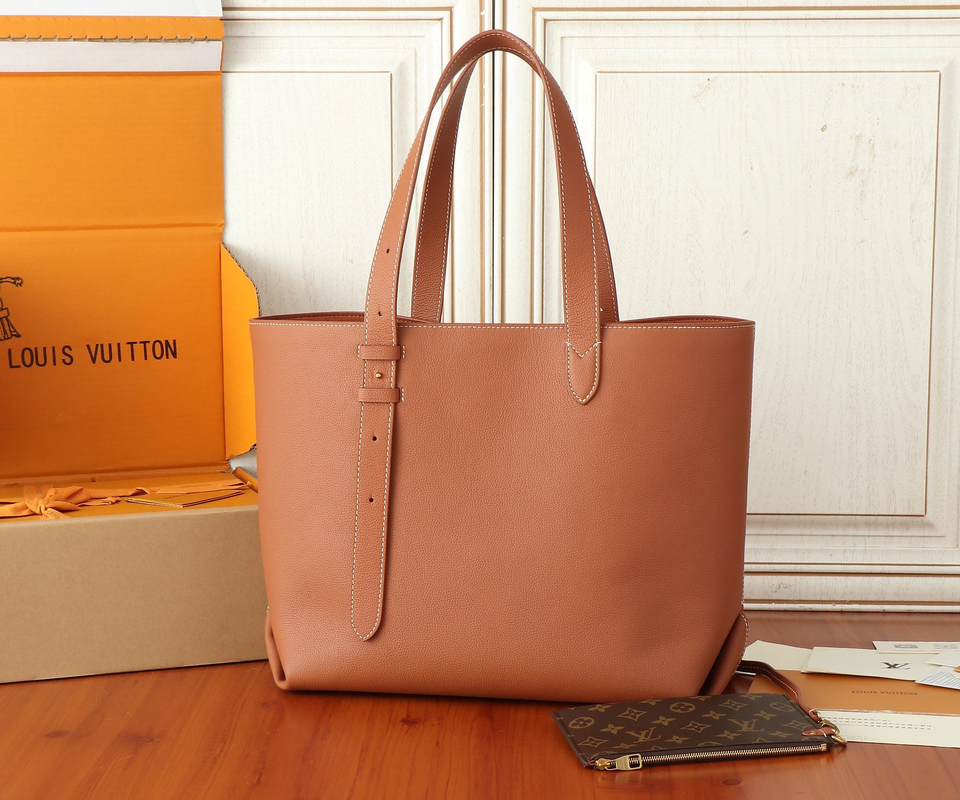 LV Low Key Cabas MM M25342 47x30x14cm